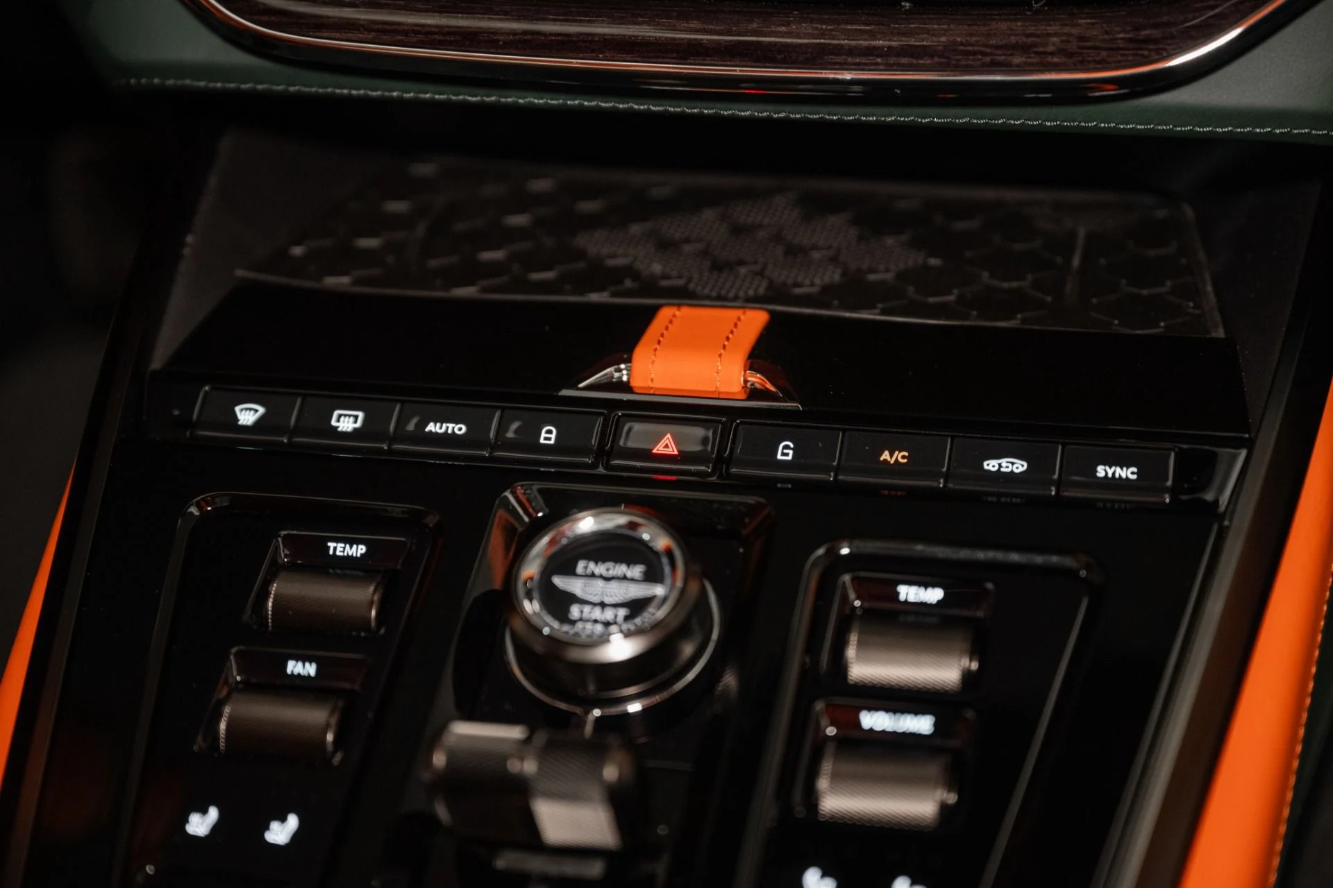 mph029_801410435_New_2025_Aston_Martin_DBX_707_1734712226_1e2bfc3a57