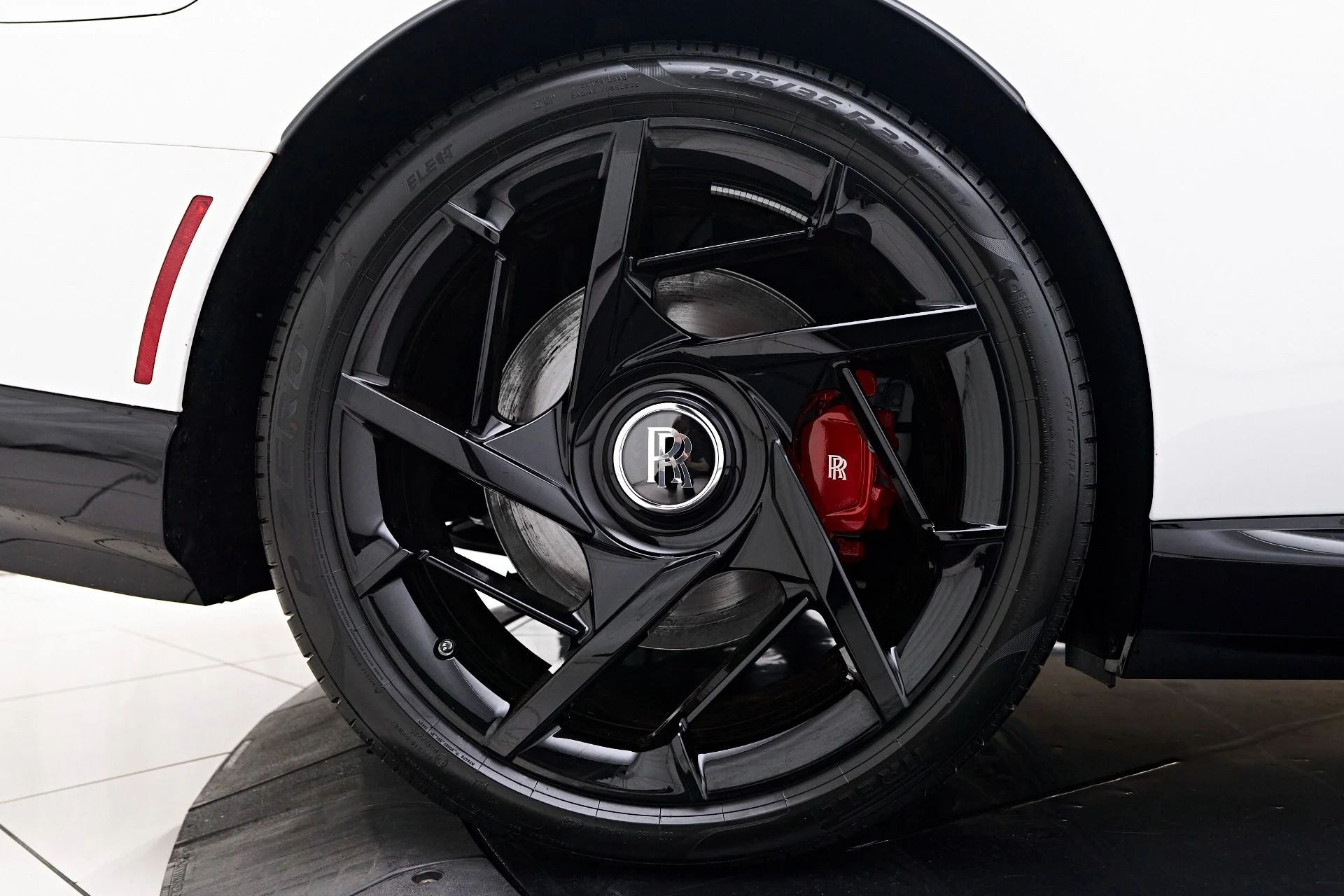 mph029_811219080_Used_2025_Rolls_Royce_Spectre_Base_1753213338_dcdf0e4818