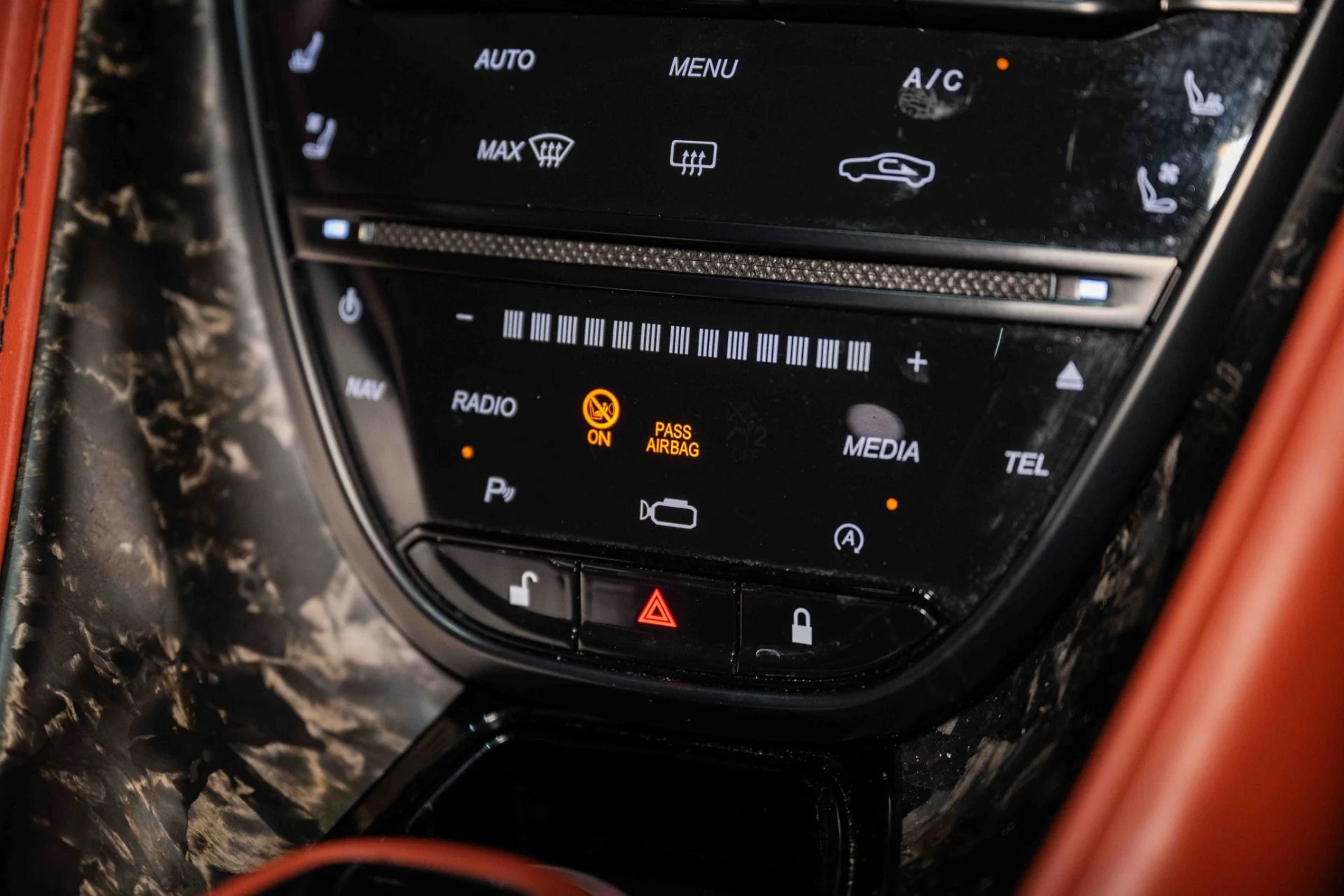 mph029_812961706_Used_2019_Aston_Martin_DBS_Superleggera_1726670802_cea80f77f4