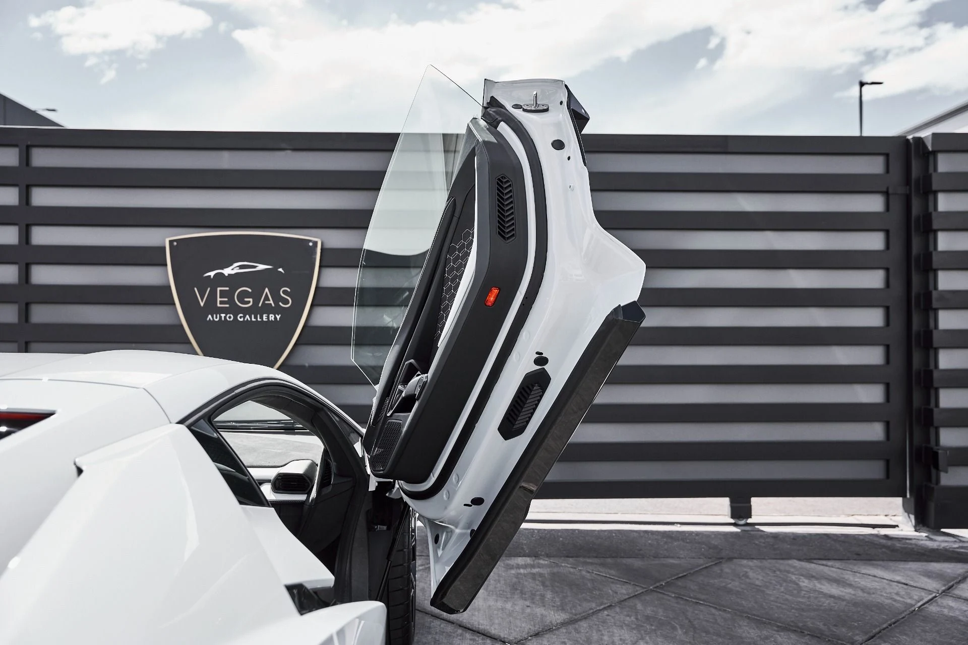 mph029_819025597_Used_2026_Lamborghini_Revuelto_Base_1777078392_0e1c6027c8