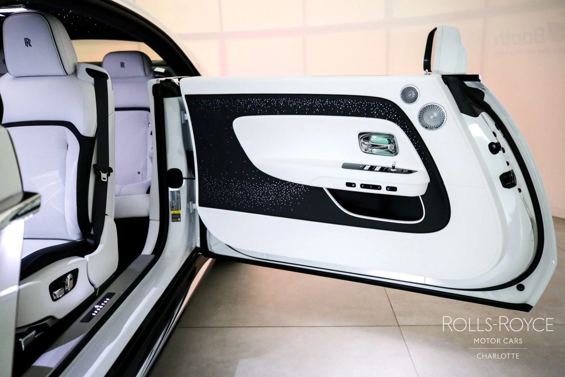 mph029_83131604_Used_2024_Rolls_Royce_Spectre_1712872063_7968fd44d4