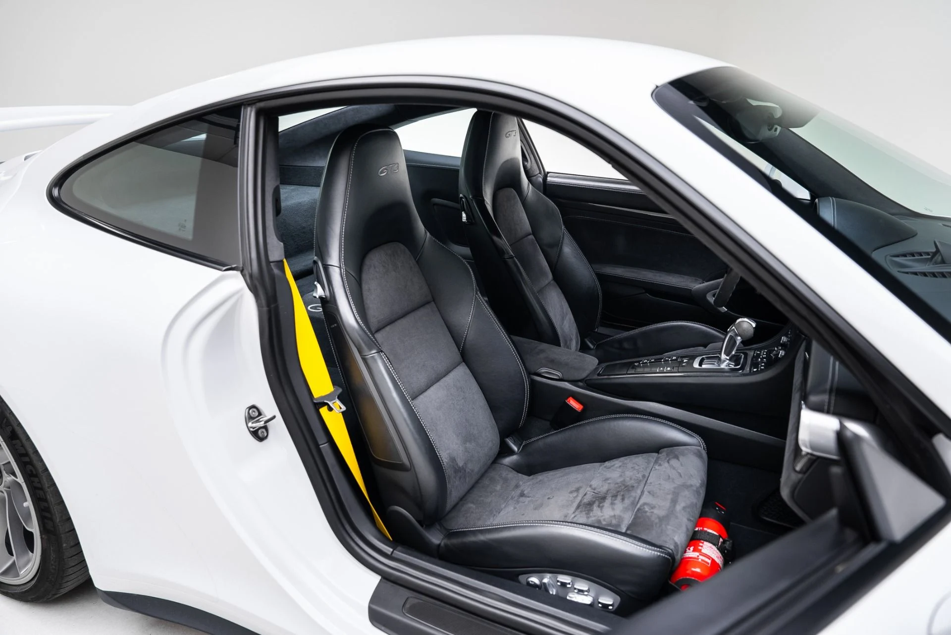 mph029_849037544_Used_2014_Porsche_911_GT_3_1767824099_6d0cb8a110