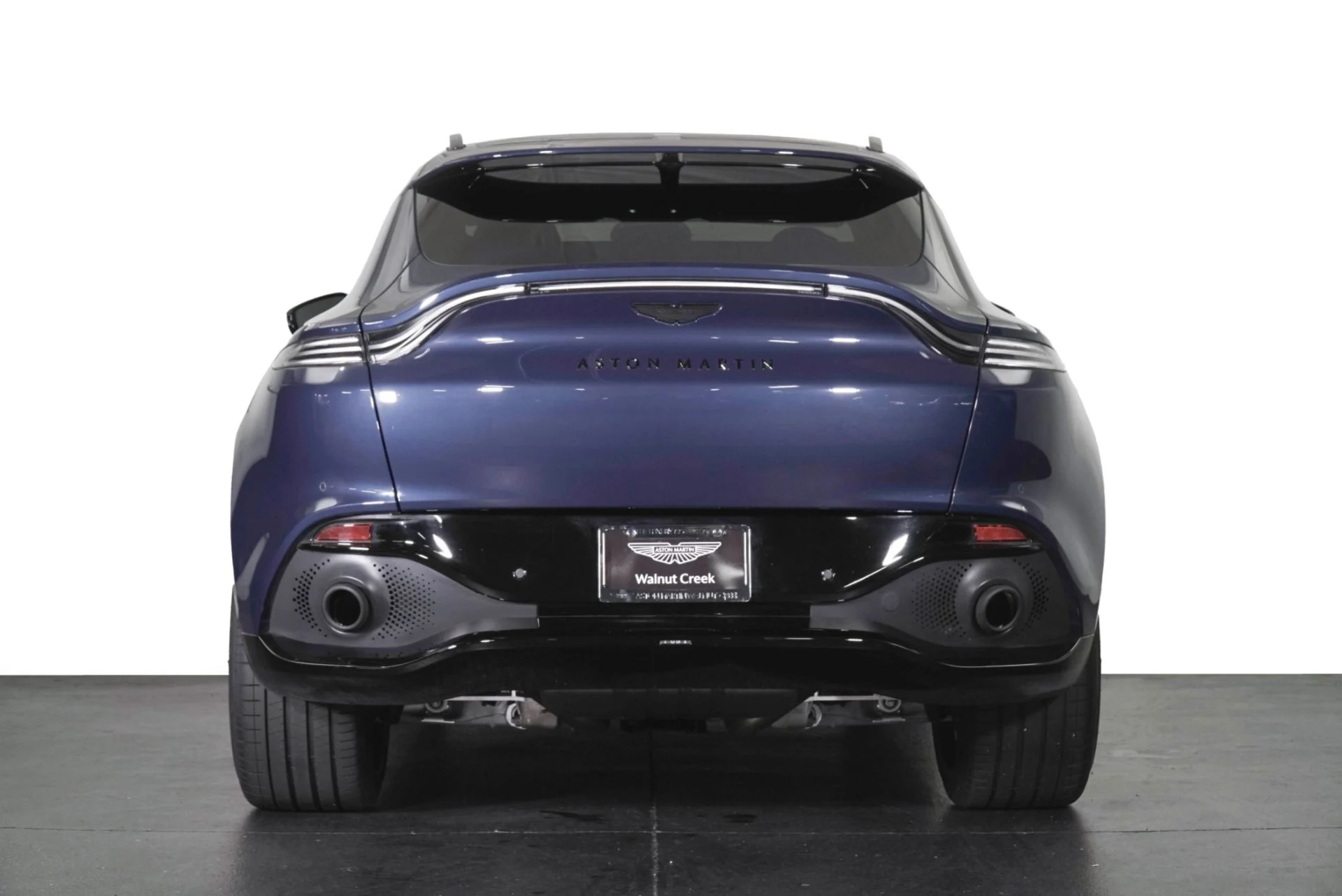 mph029_857252788_Used_2022_Aston_Martin_DBX_1781165233_dc0f699b8c
