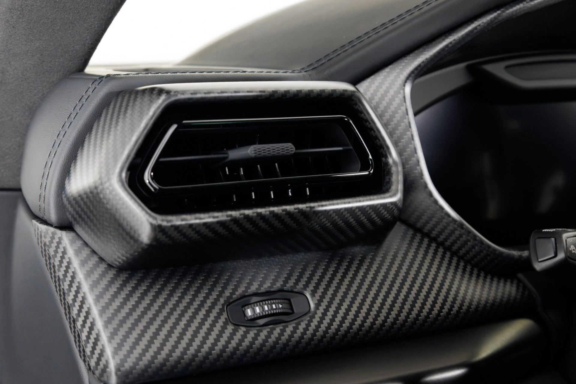 mph029_872421897_Used_2025_Lamborghini_Urus_SE_1779304707_7afc3263c3