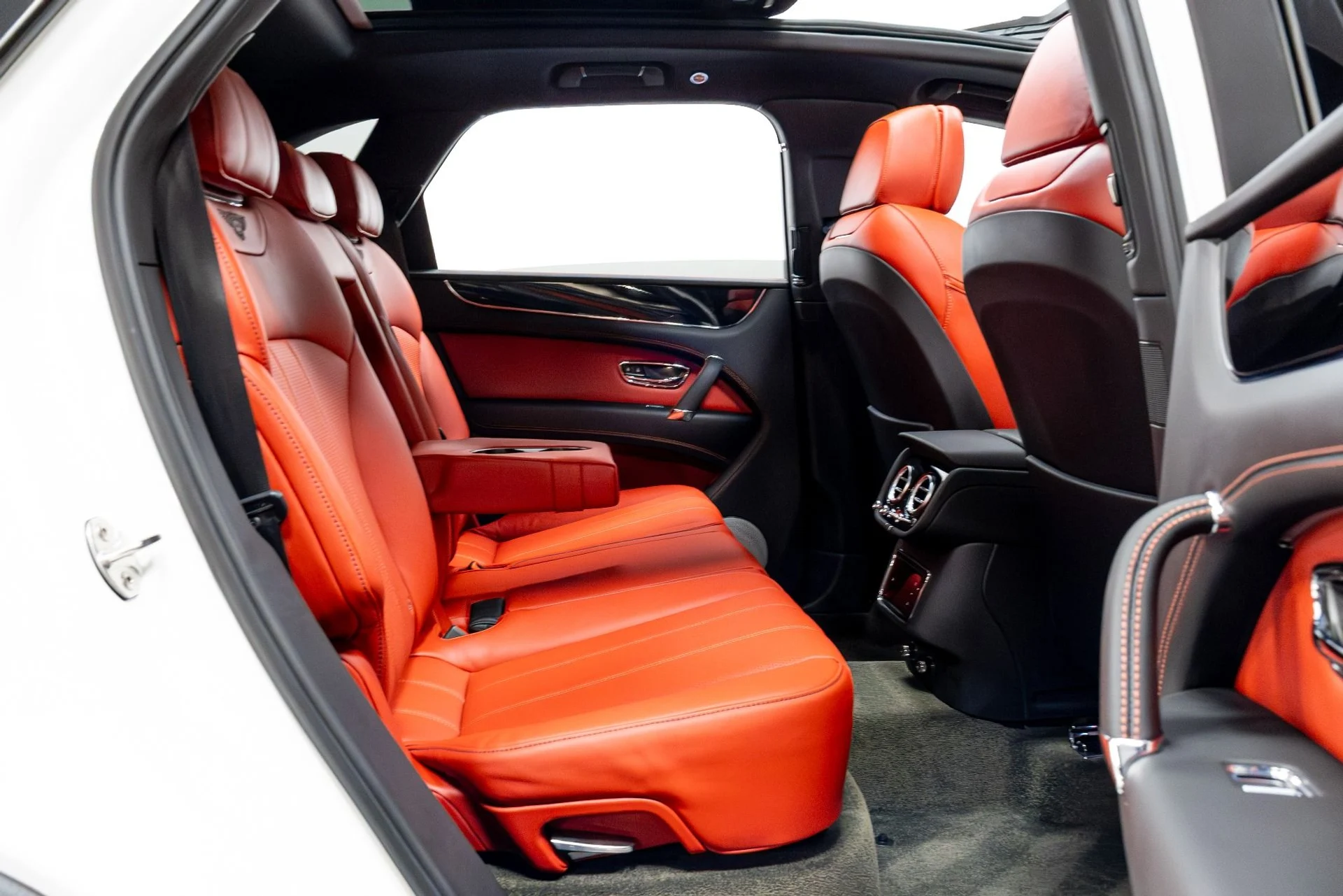 mph029_876156652_Used_2020_Bentley_Bentayga_V8_1774292202_d10a5d07b4