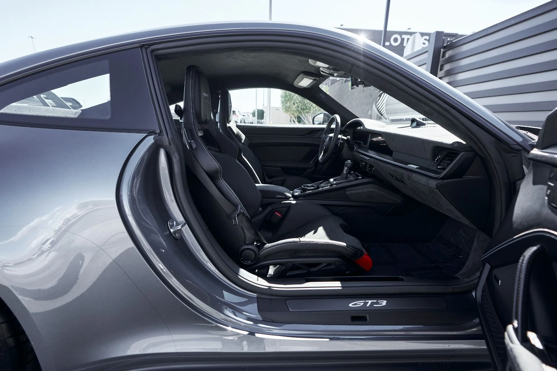mph029_888635852_Used_2025_Porsche_911_GT_3_1760570002_5db5c8e894