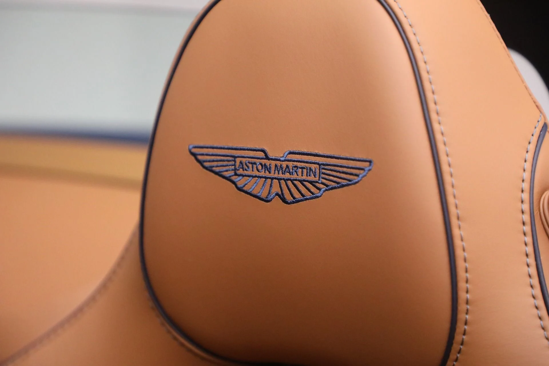 mph029_88893194_New_2026_Aston_Martin_Vantage_Roadster_1762206598_e4a2471821