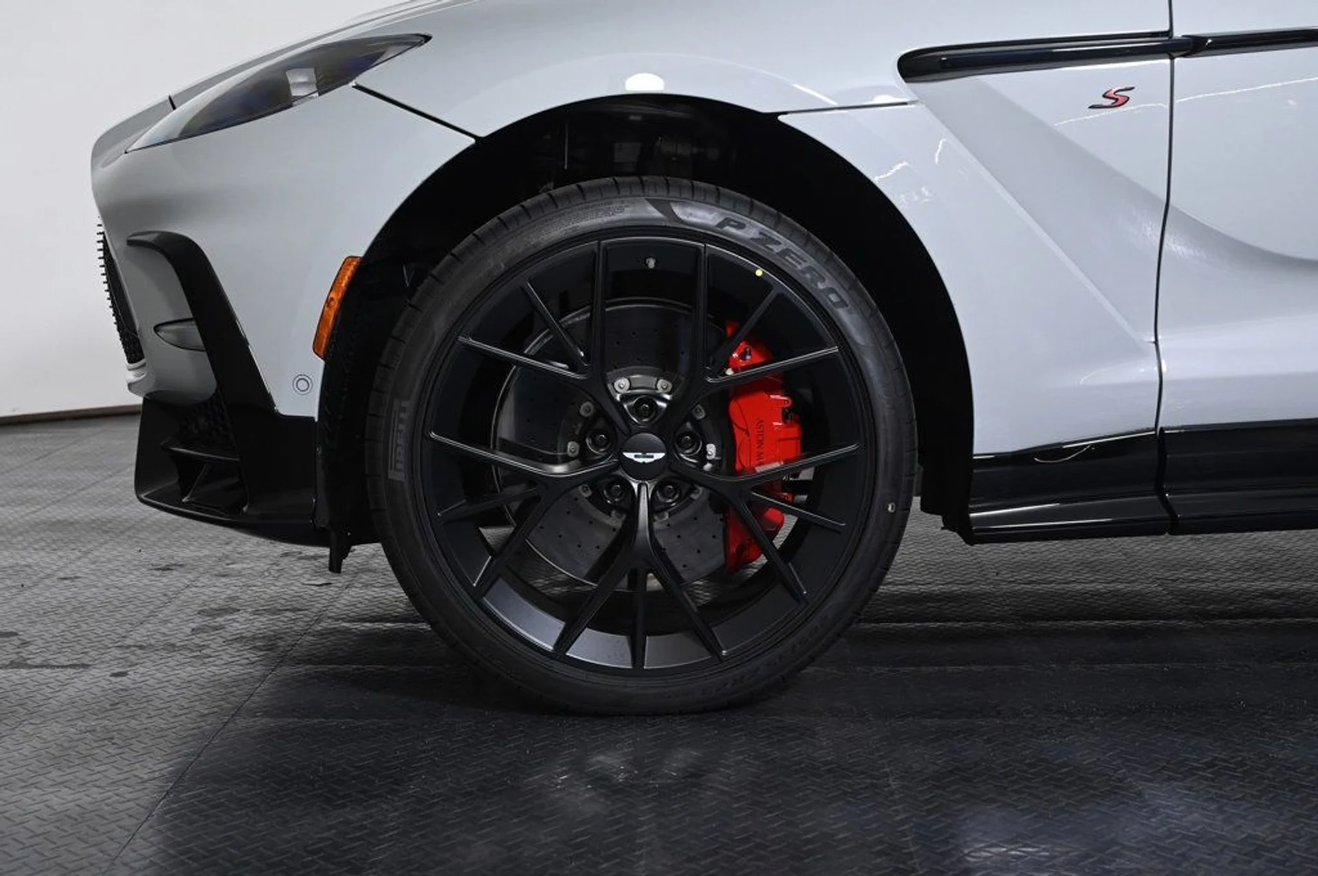 mph029_891828547_new_2026_aston_martin_dbx_sawd_11350_23000820_29_1024_71e8dae0b2