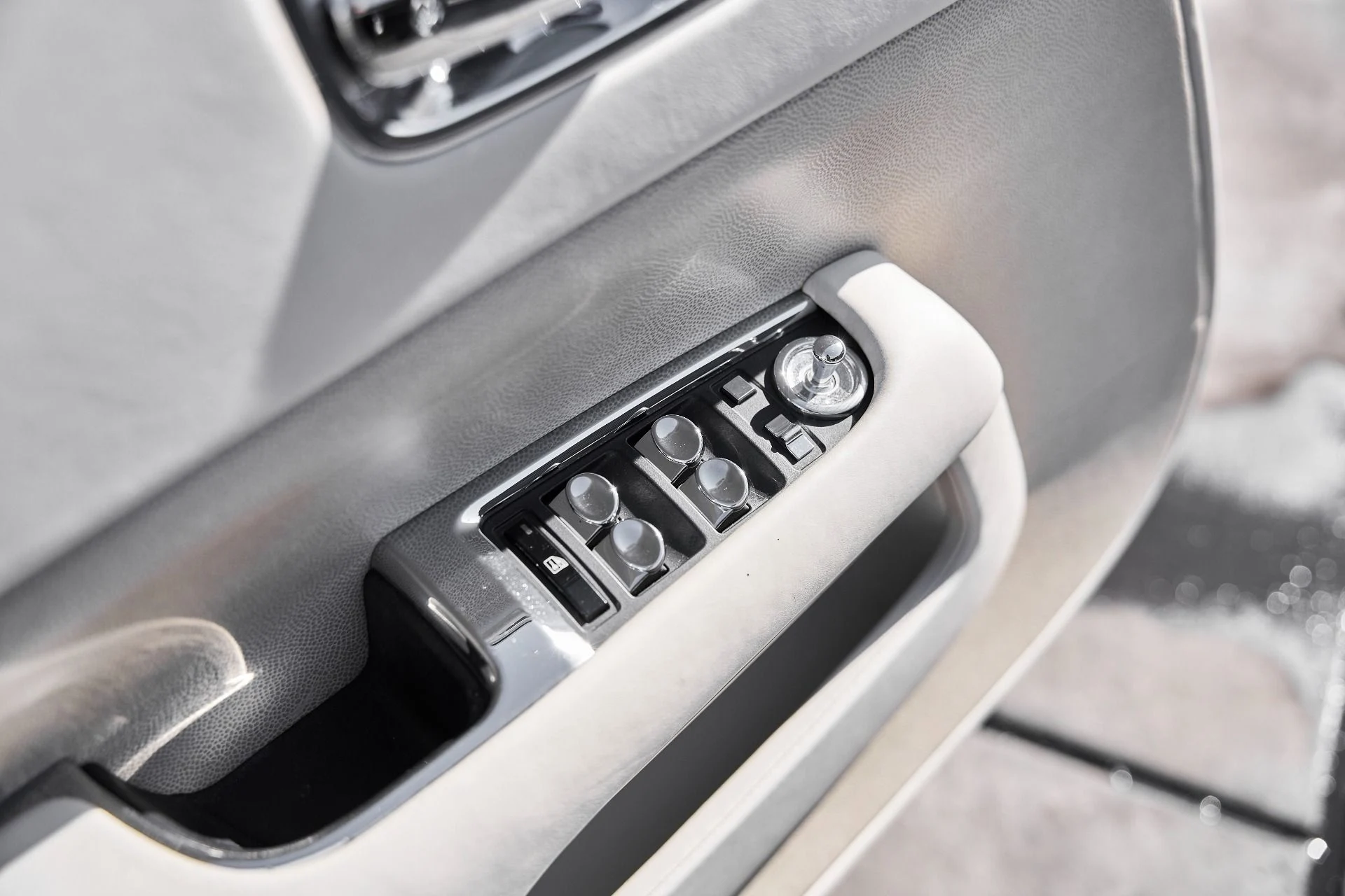 mph029_905286229_Used_2016_Rolls_Royce_Dawn_Base_1770086713_03590eefae