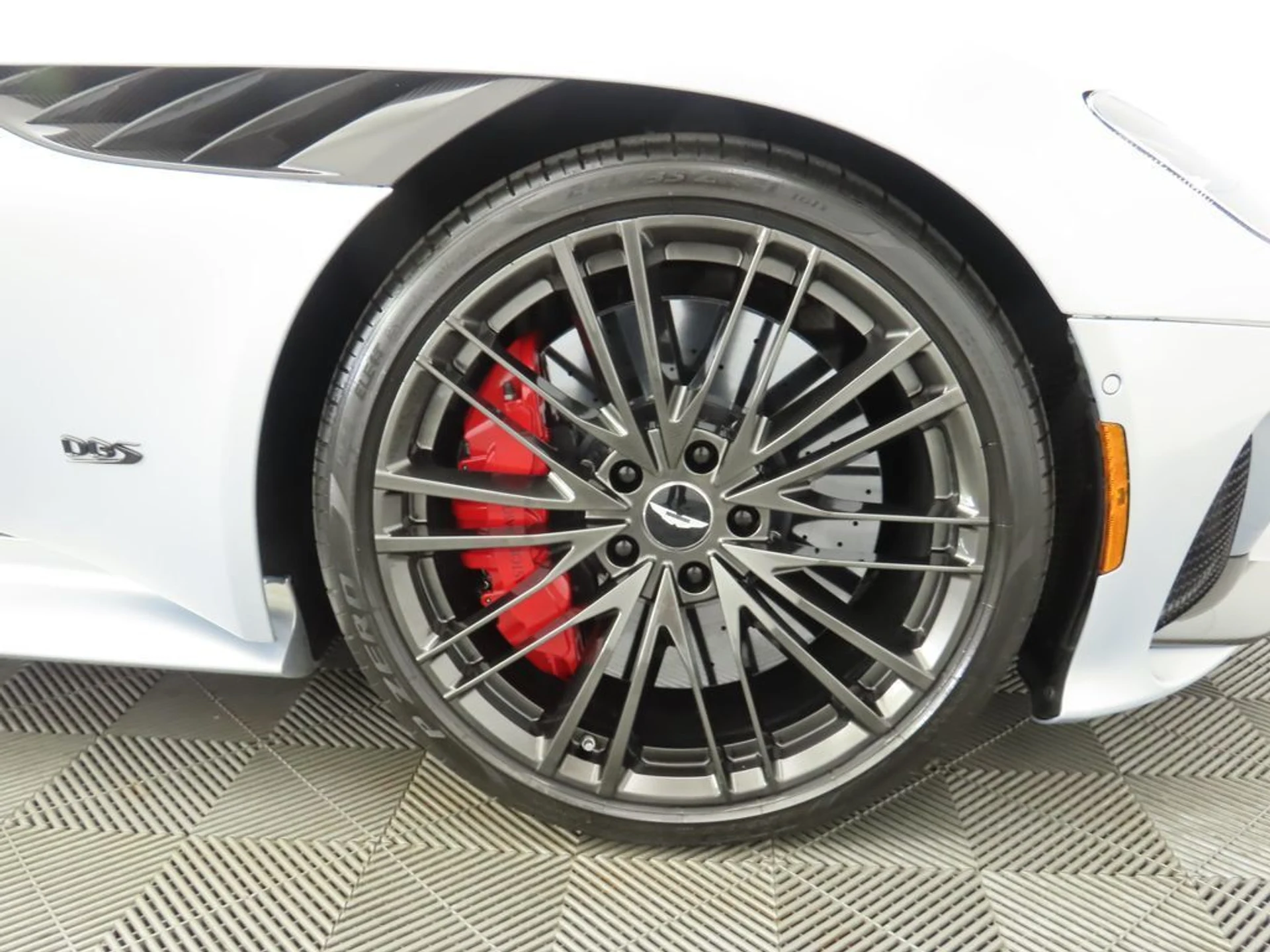 mph029_909863323_used_2023_aston_martin_dbs_coupe_8119_22958468_30_1024_f28823511c