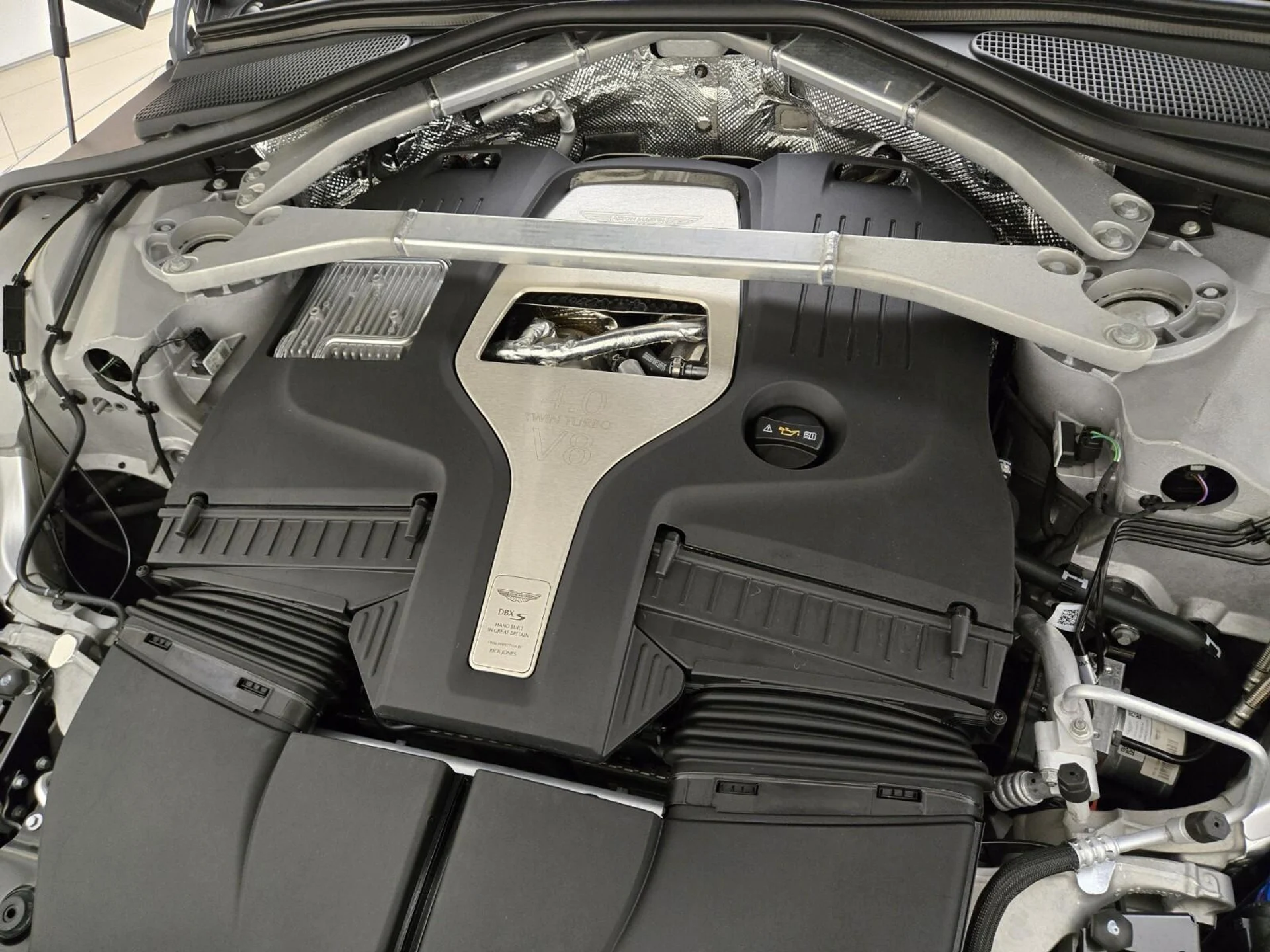 mph029_909947964_New_2026_Aston_Martin_DBX_S_1776143671_4d428312e3