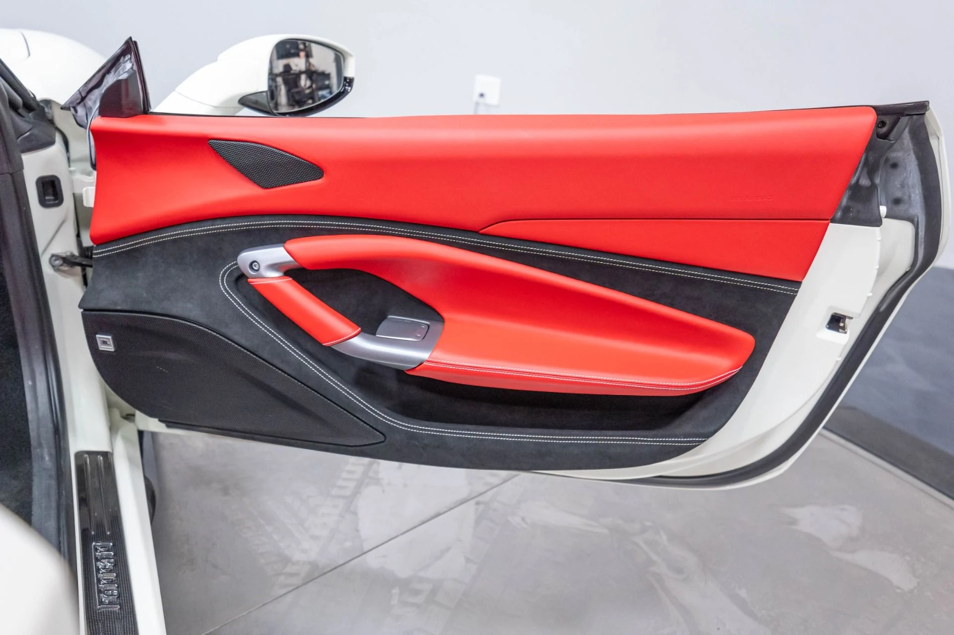 mph029_911852325_Used_2021_Ferrari_F8_Spider_Base_1786140461_506a300550