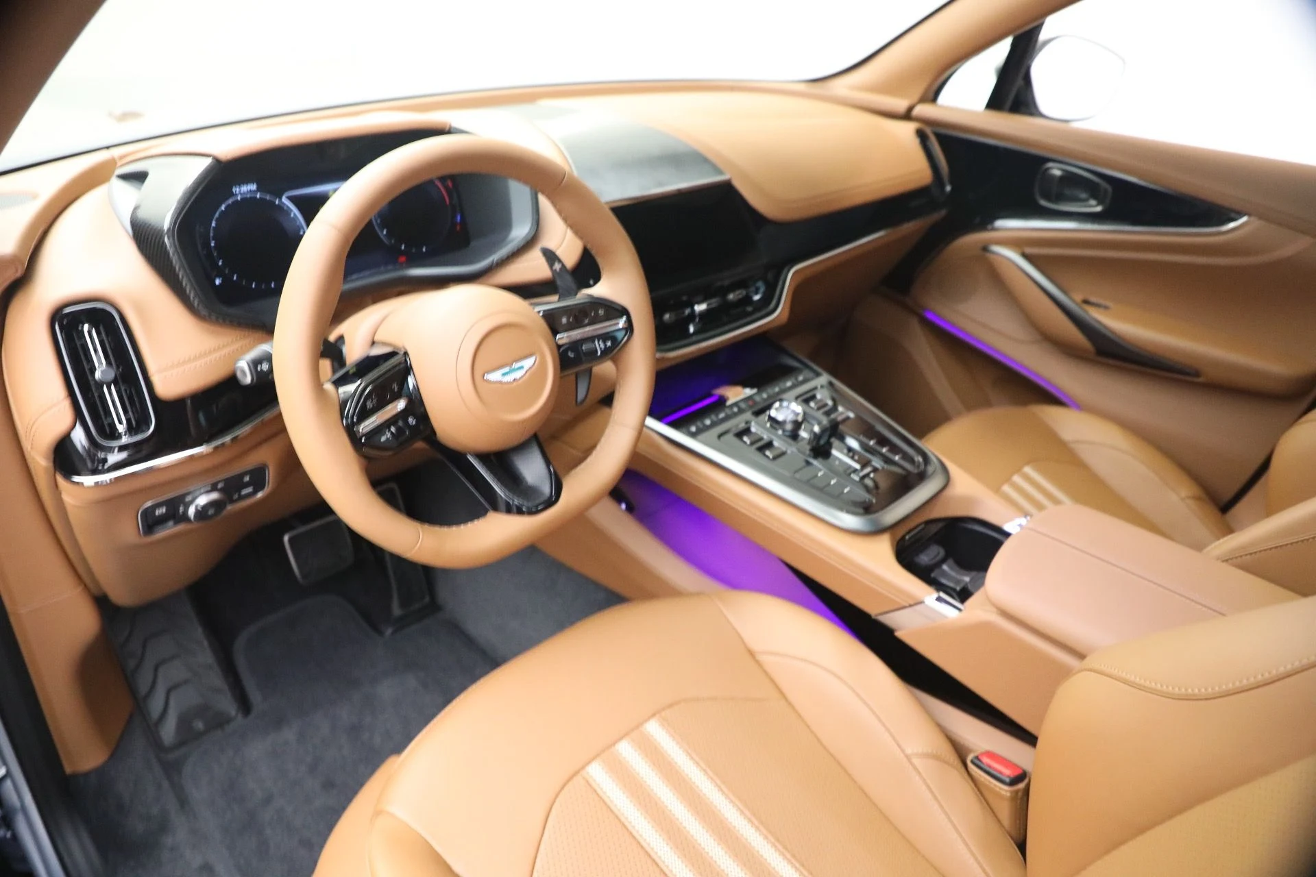 mph029_920105385_New_2026_Aston_Martin_DBX_707_1767986607_09098bce26