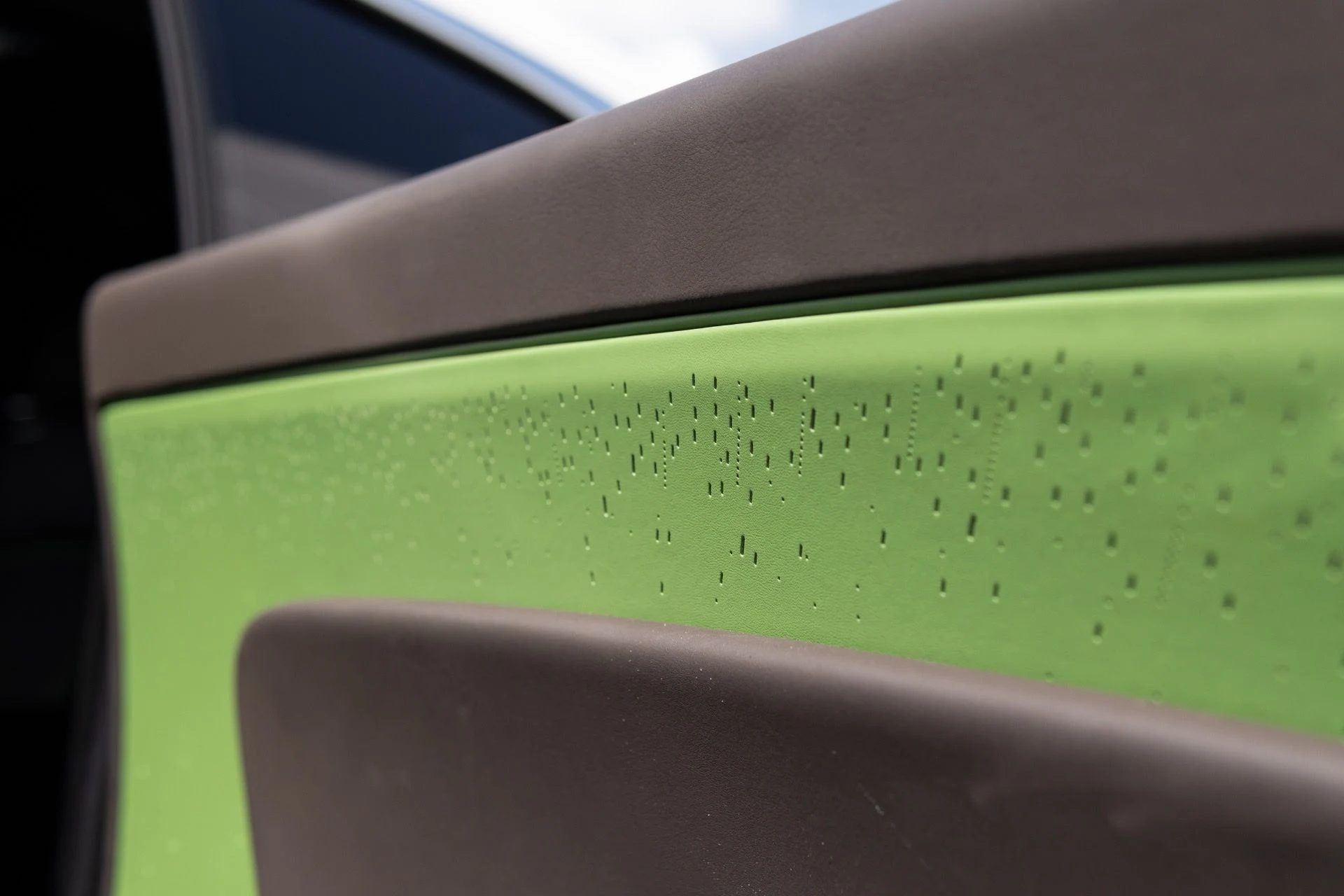 mph029_921509339_Used_2024_Rolls_Royce_Spectre_1775023108_bf2bf706f3