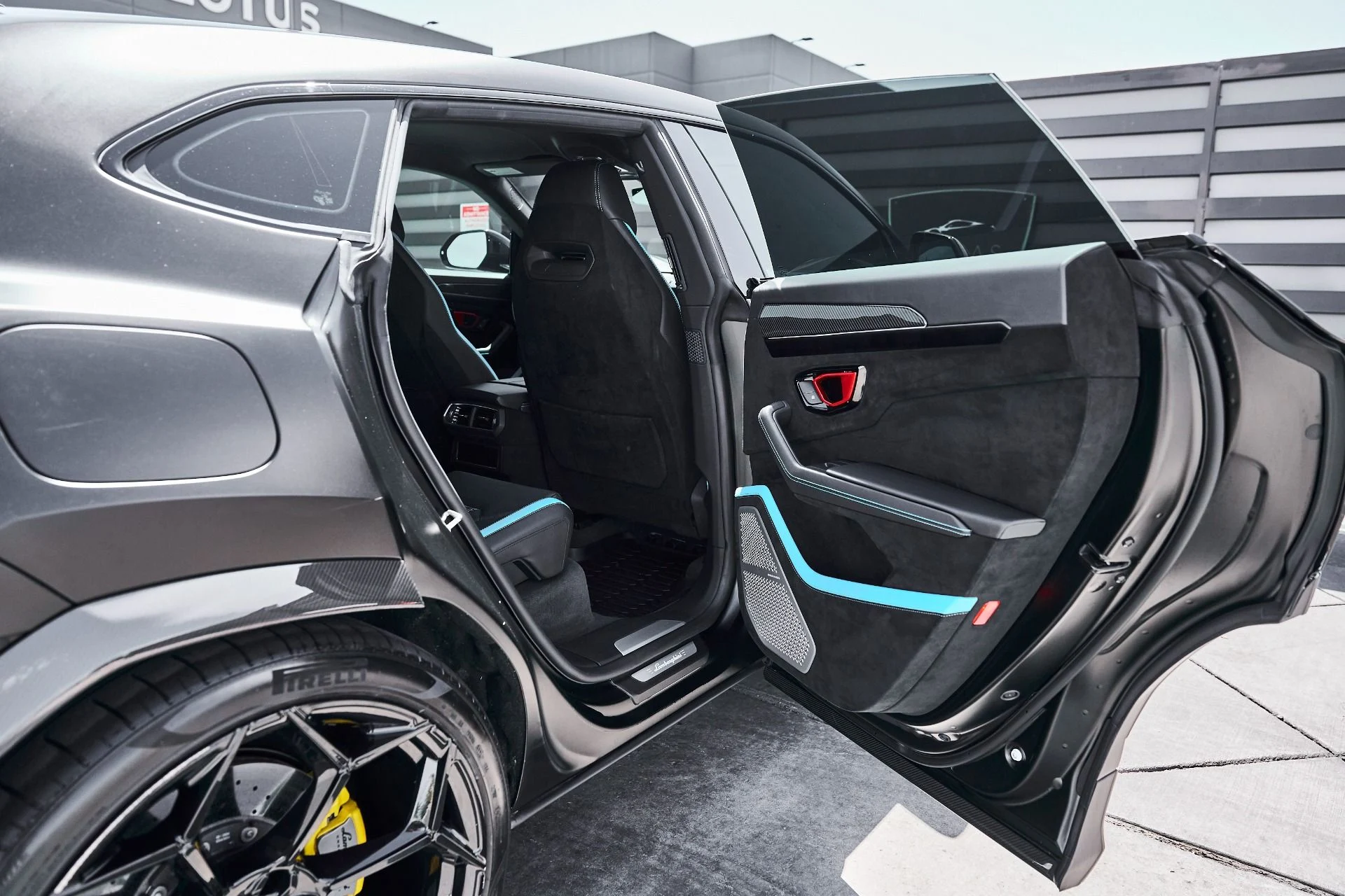 mph029_924820576_Used_2024_Lamborghini_Urus_Performante_1779865490_72dd07eebe