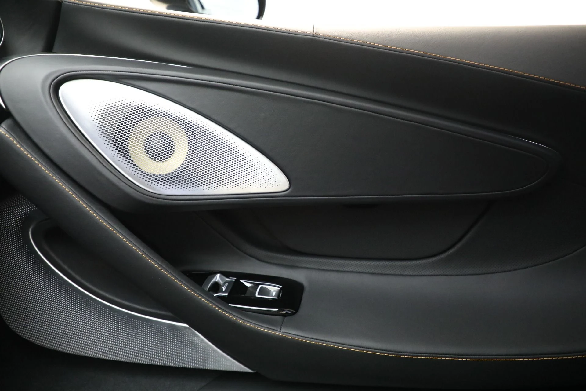 mph029_927317453_Used_2023_Mc_Laren_GT_Luxe_0253960e37