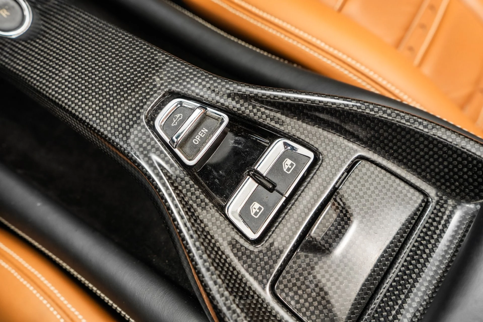 mph029_929827571_Used_2014_Ferrari_California_1756832165_1e4ff15ca5
