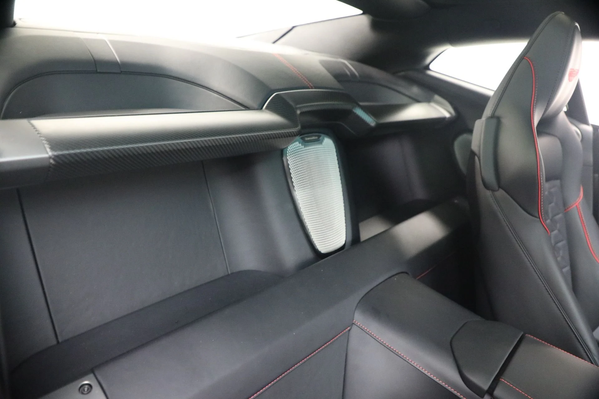 mph029_930501718_New_2026_Aston_Martin_Vanquish_1767630425_1d4d5188fa