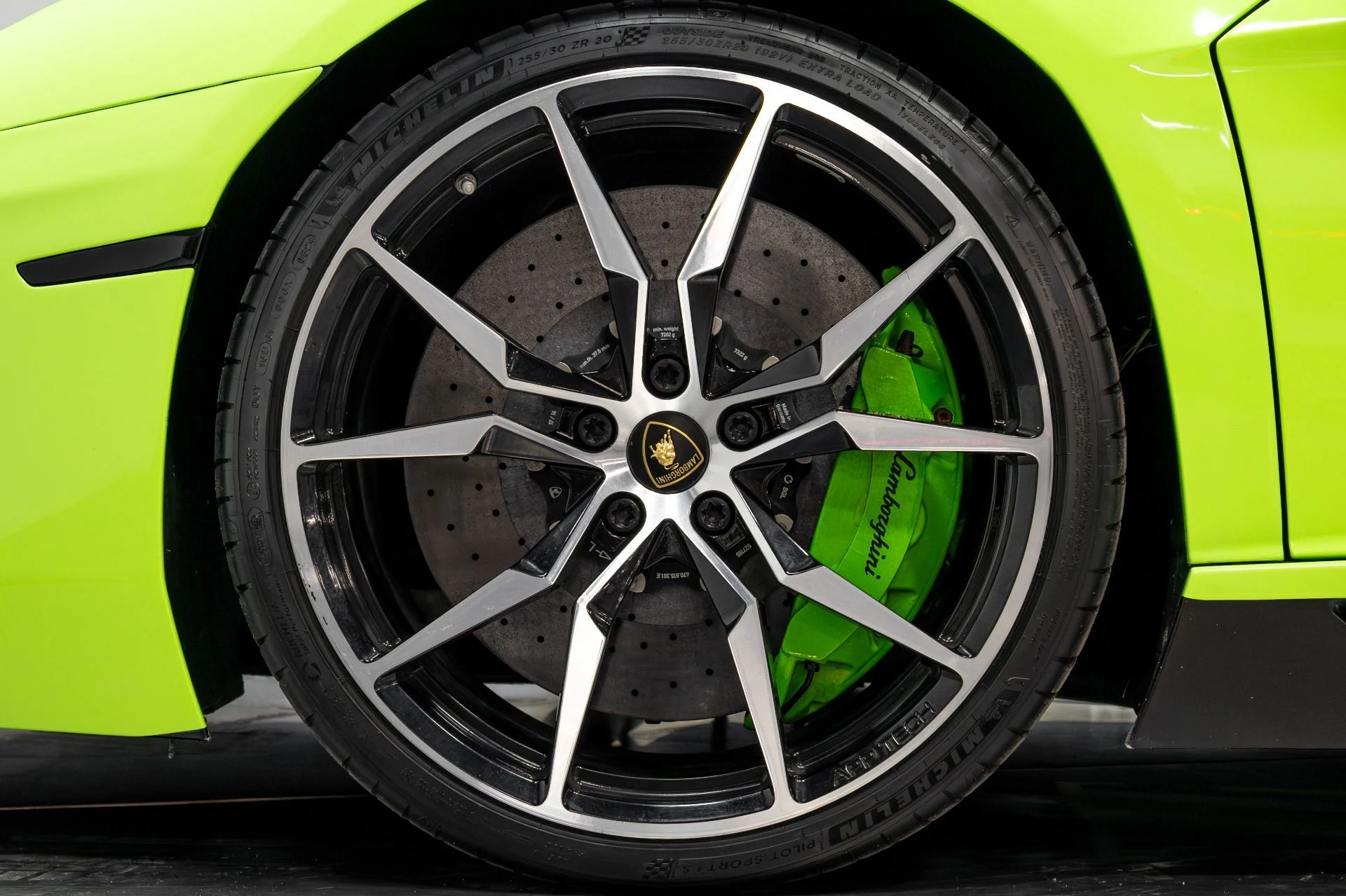 mph029_931284499_Used_2015_Lamborghini_Aventador_1764723845_630fbe0e5a