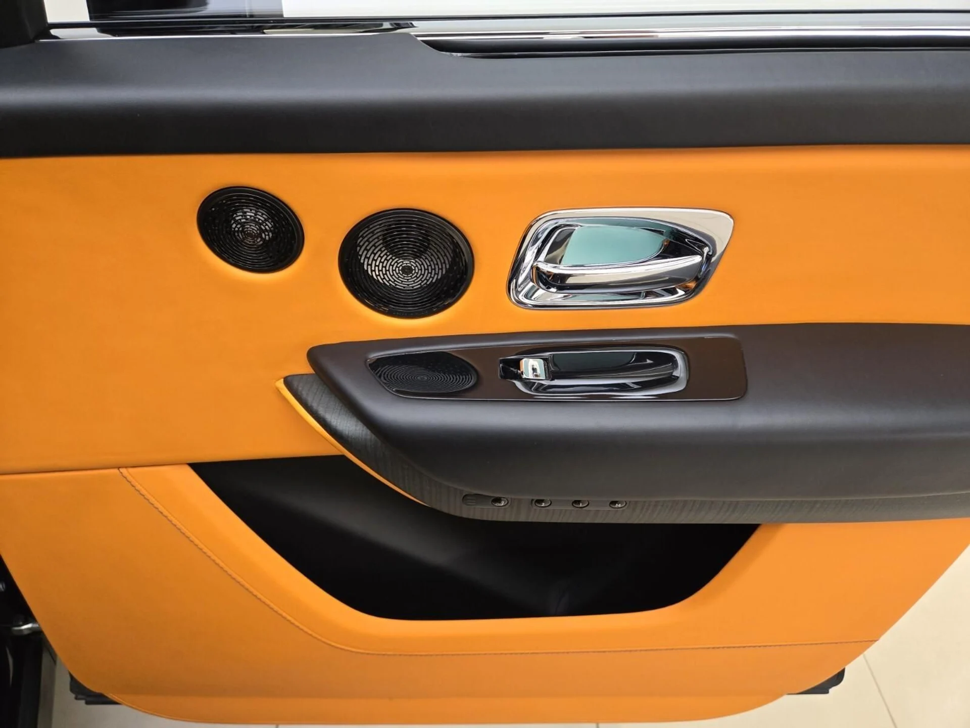 mph029_933428958_Used_2022_Rolls_Royce_Cullinan_1761806133_9556b79941