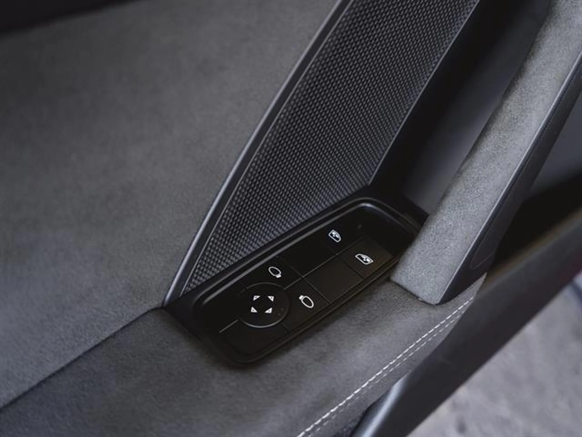 mph029_946690491_h_Ny_Eee_Lzk_Umno_F_Yt_J_Fcp_Ek_C_Qro_3d9514fbc8