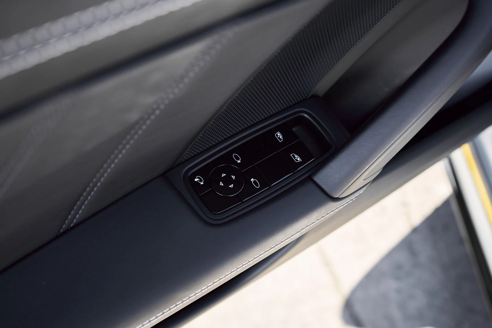 mph029_954389201_Used_2021_Porsche_911_Turbo_S_1765592950_ceab0fec86