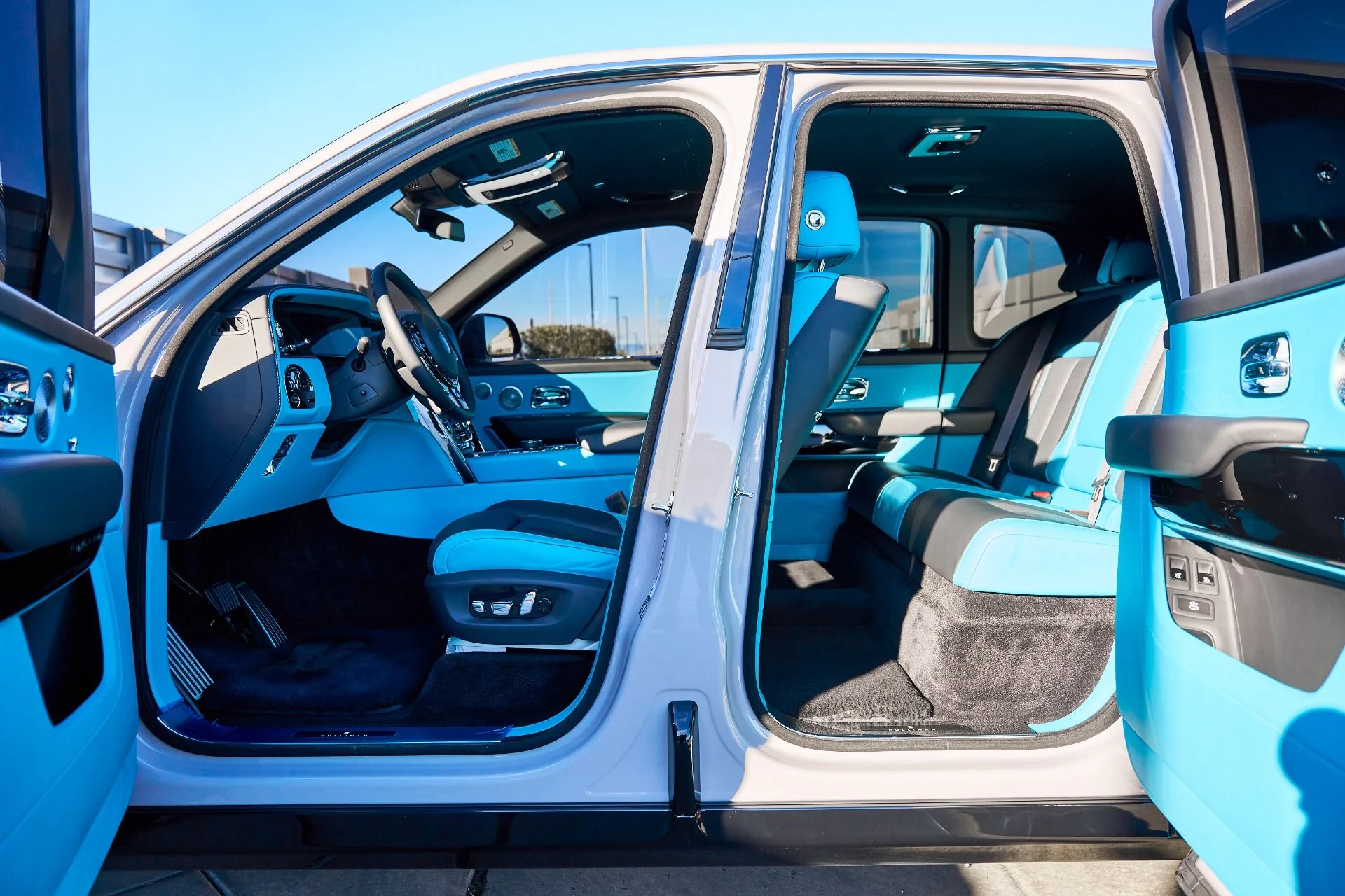 mph029_965319428_Used_2025_Rolls_Royce_Cullinan_Base_1767668784_e34cf08ecf