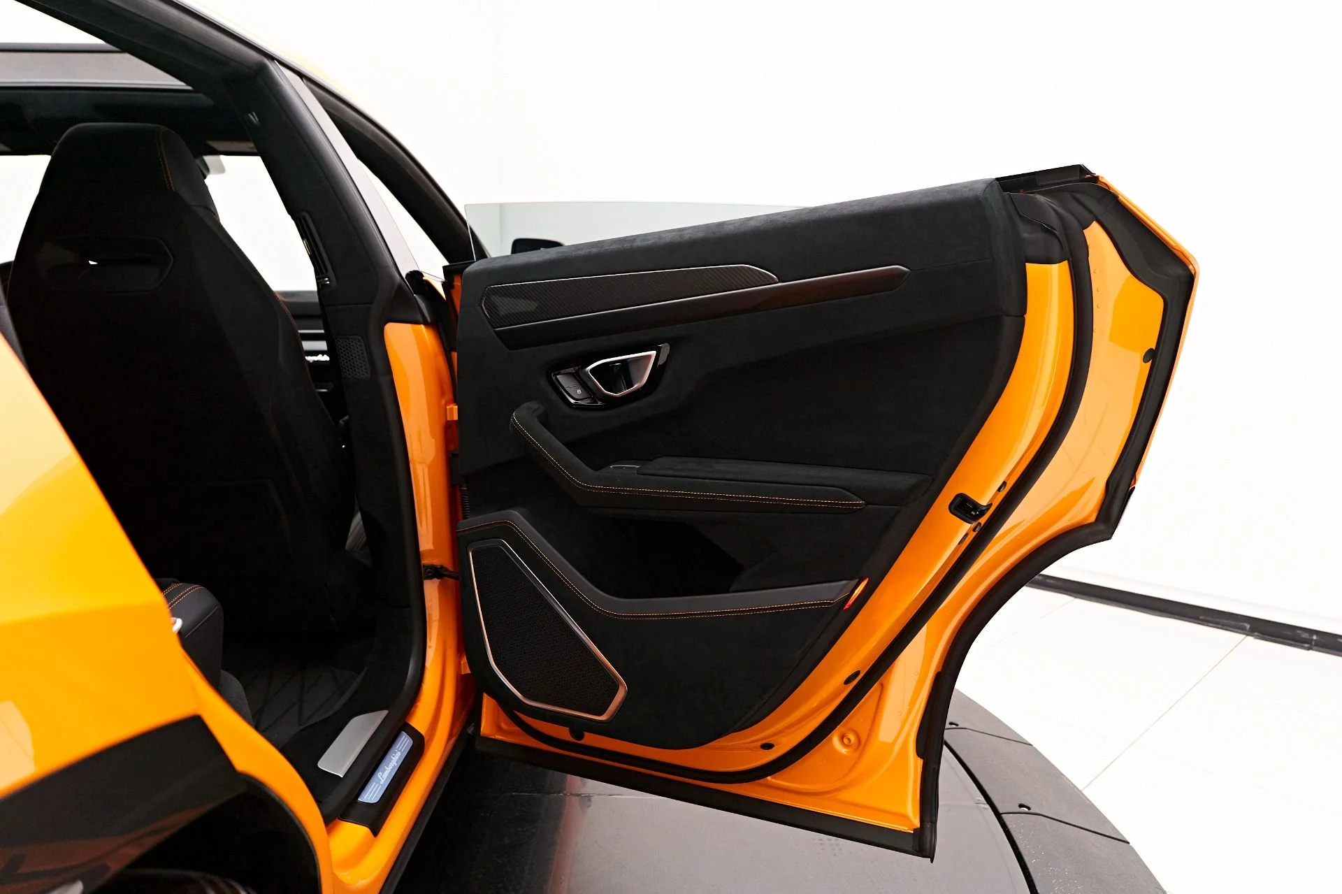 mph029_986126328_Used_2023_Lamborghini_Urus_Performante_1753490590_cce8ba9d72