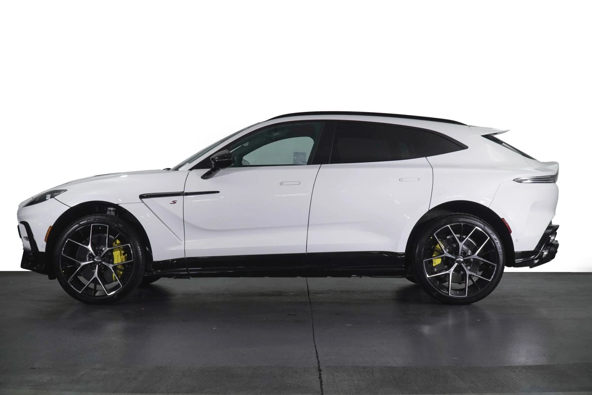 mph029_987497452_New_2026_Aston_Martin_DBX_S_1781894781_734c666807