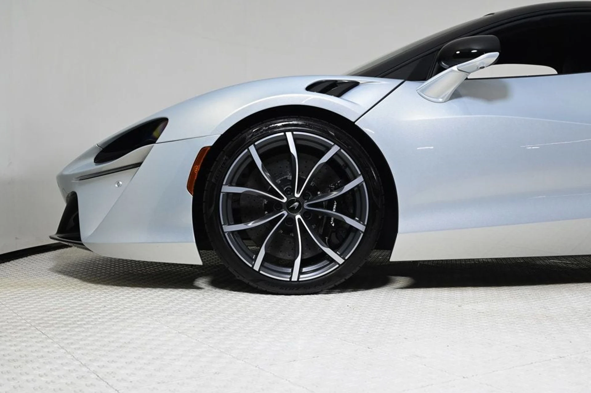 mph029_9904758_used_2023_mclaren_artura_techlux_11350_22908985_29_1024_e42fbcd518
