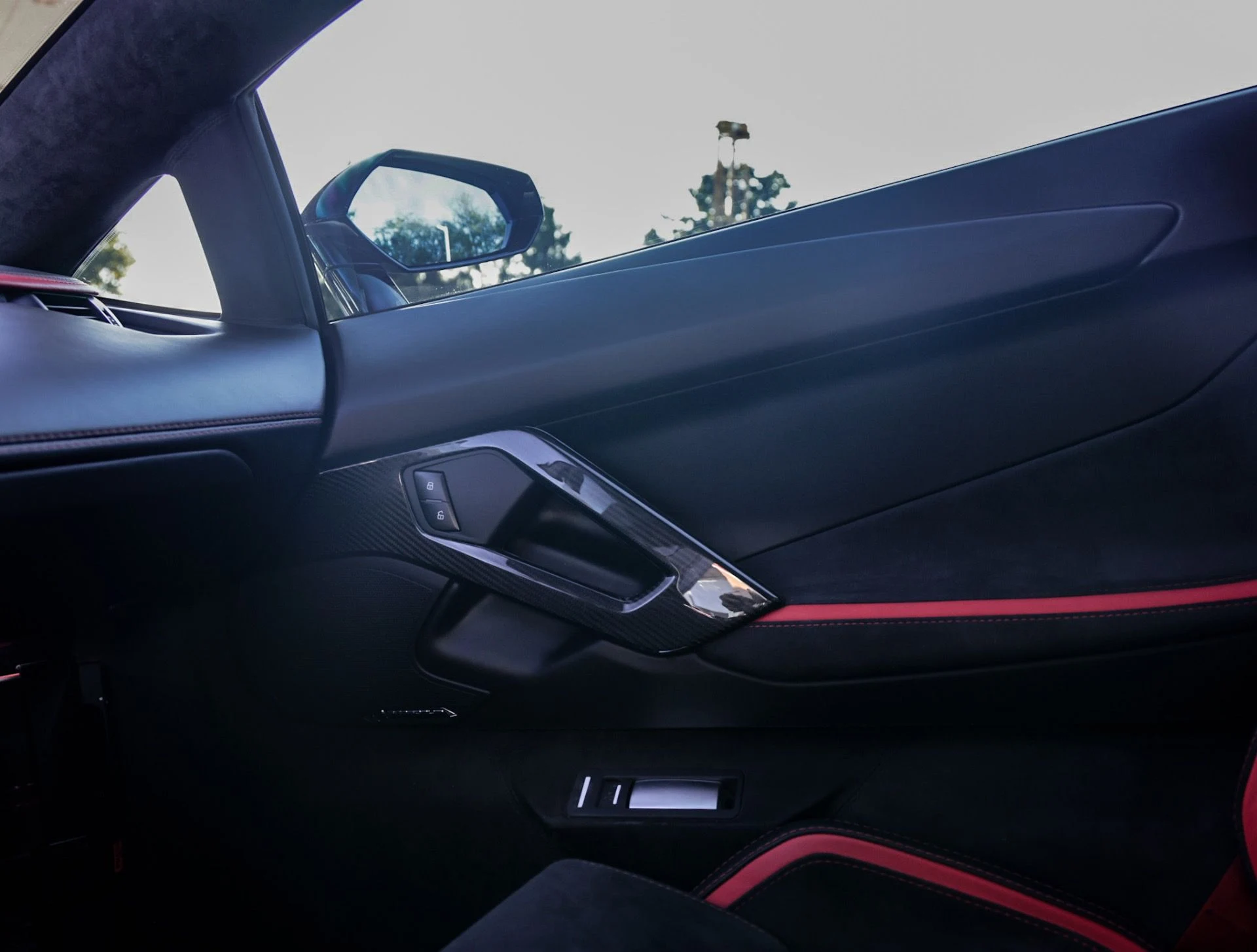 mph030_1006048013_Used_2018_Lamborghini_Aventador_S_1762208358_081908402b