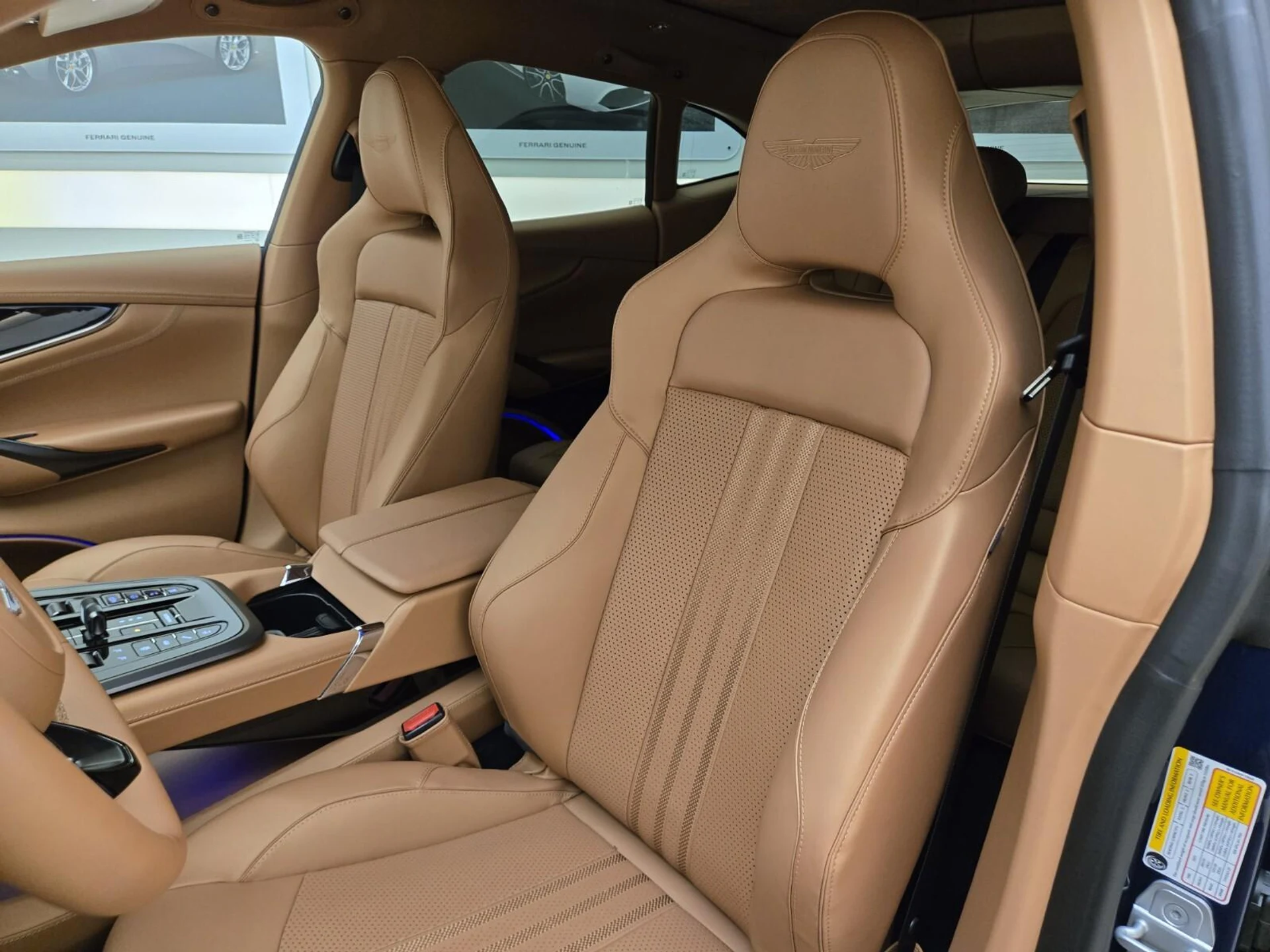 mph030_1016772561_New_2025_Aston_Martin_DBX_707_1753162735_63eb63ad04