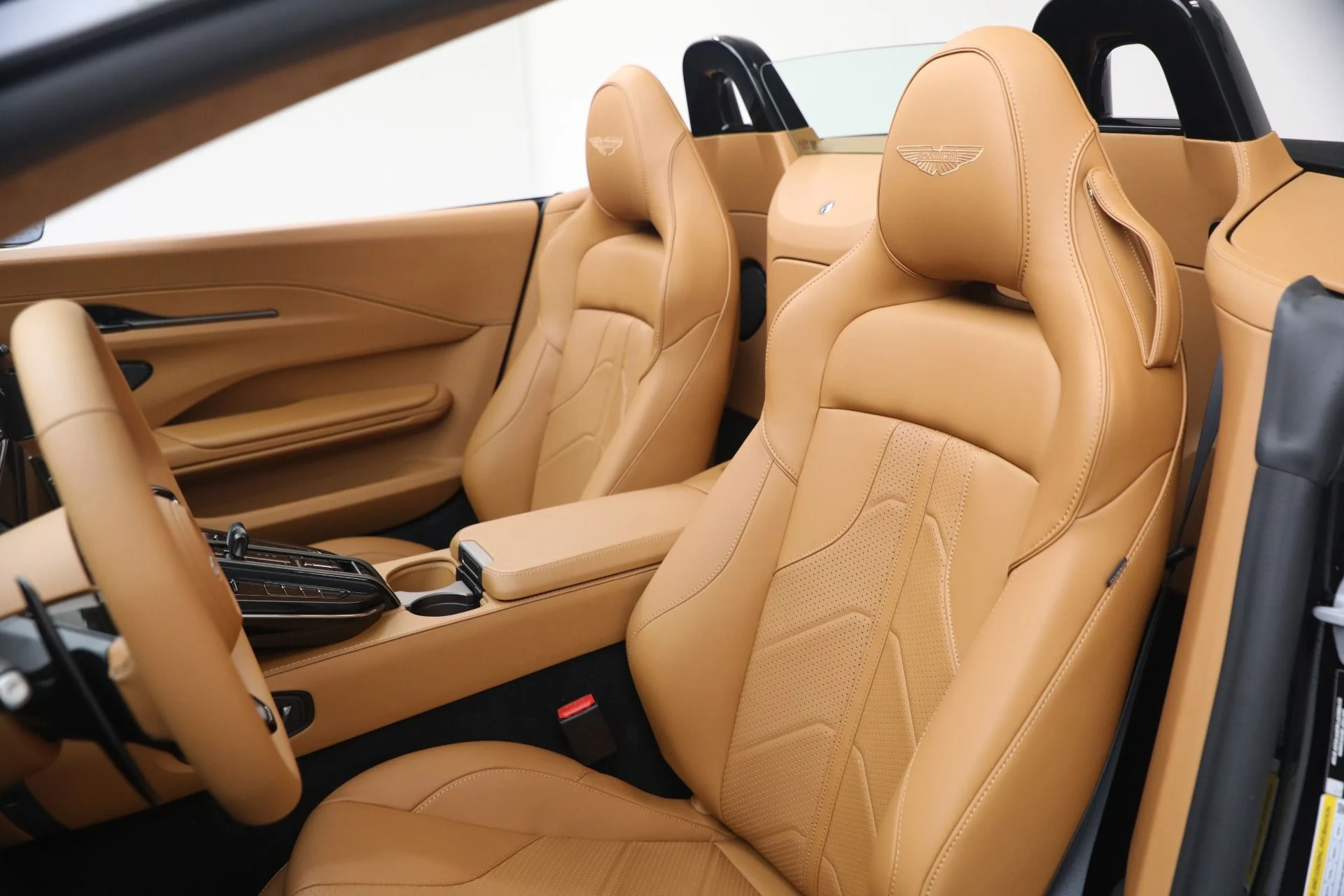 mph030_1017767242_New_2026_Aston_Martin_Vantage_Roadster_1767813695_7e52c36704