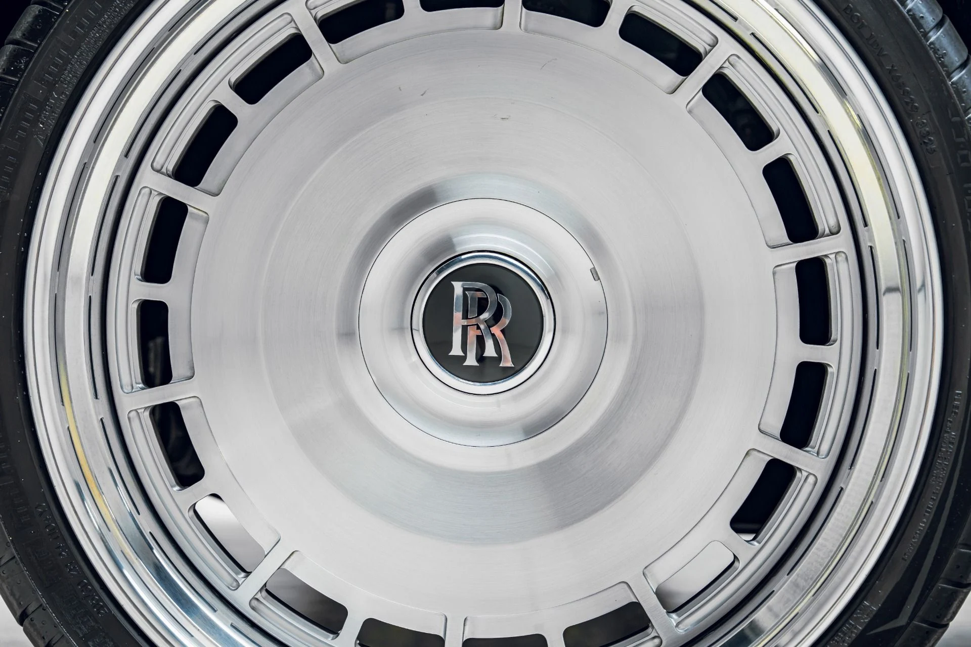 mph030_1020232534_Used_2026_Rolls_Royce_Cullinan_1782859456_8e2c0b985e