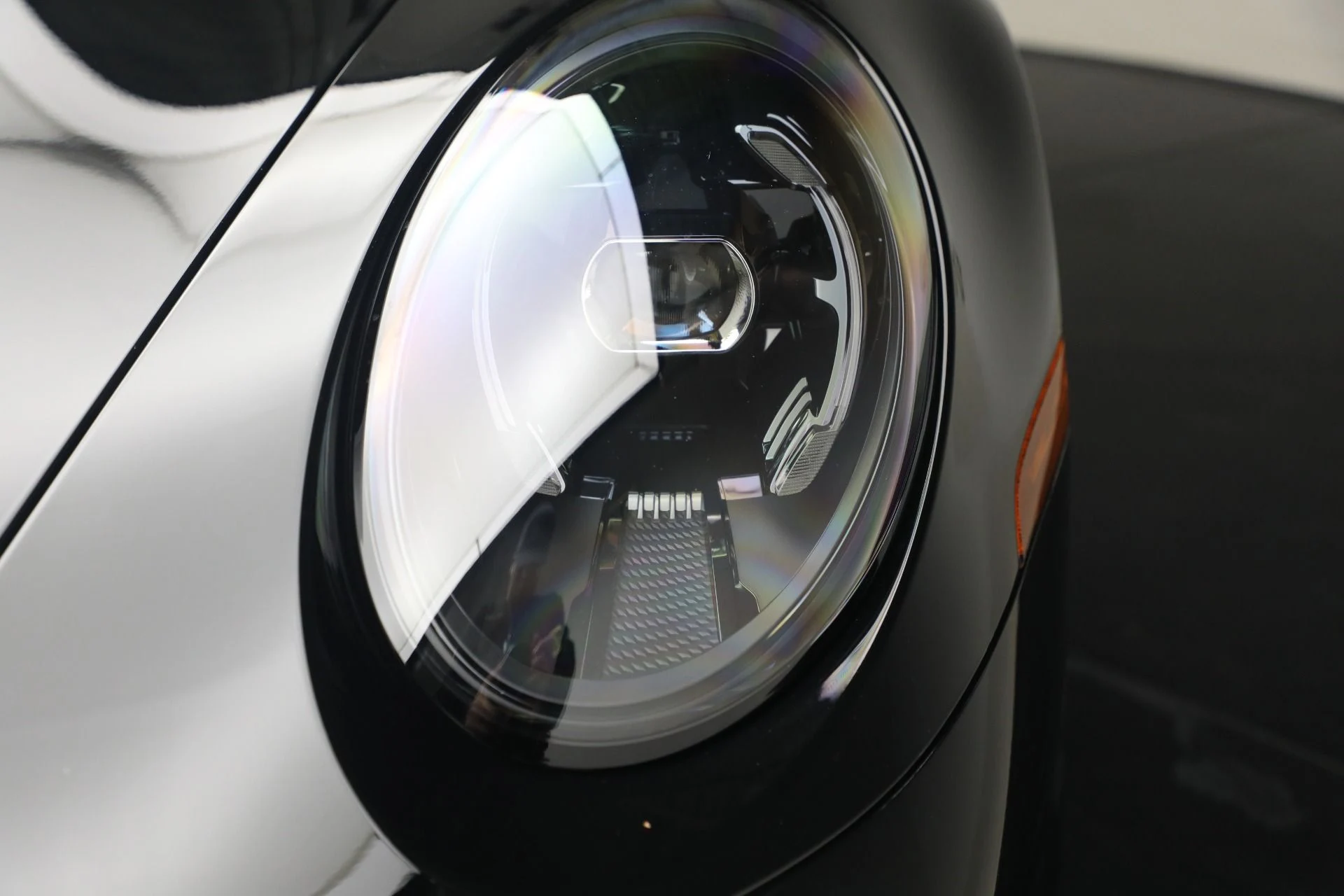 mph030_1022435676_Used_2025_Porsche_911_Carrera_1776712574_7dd04e2268