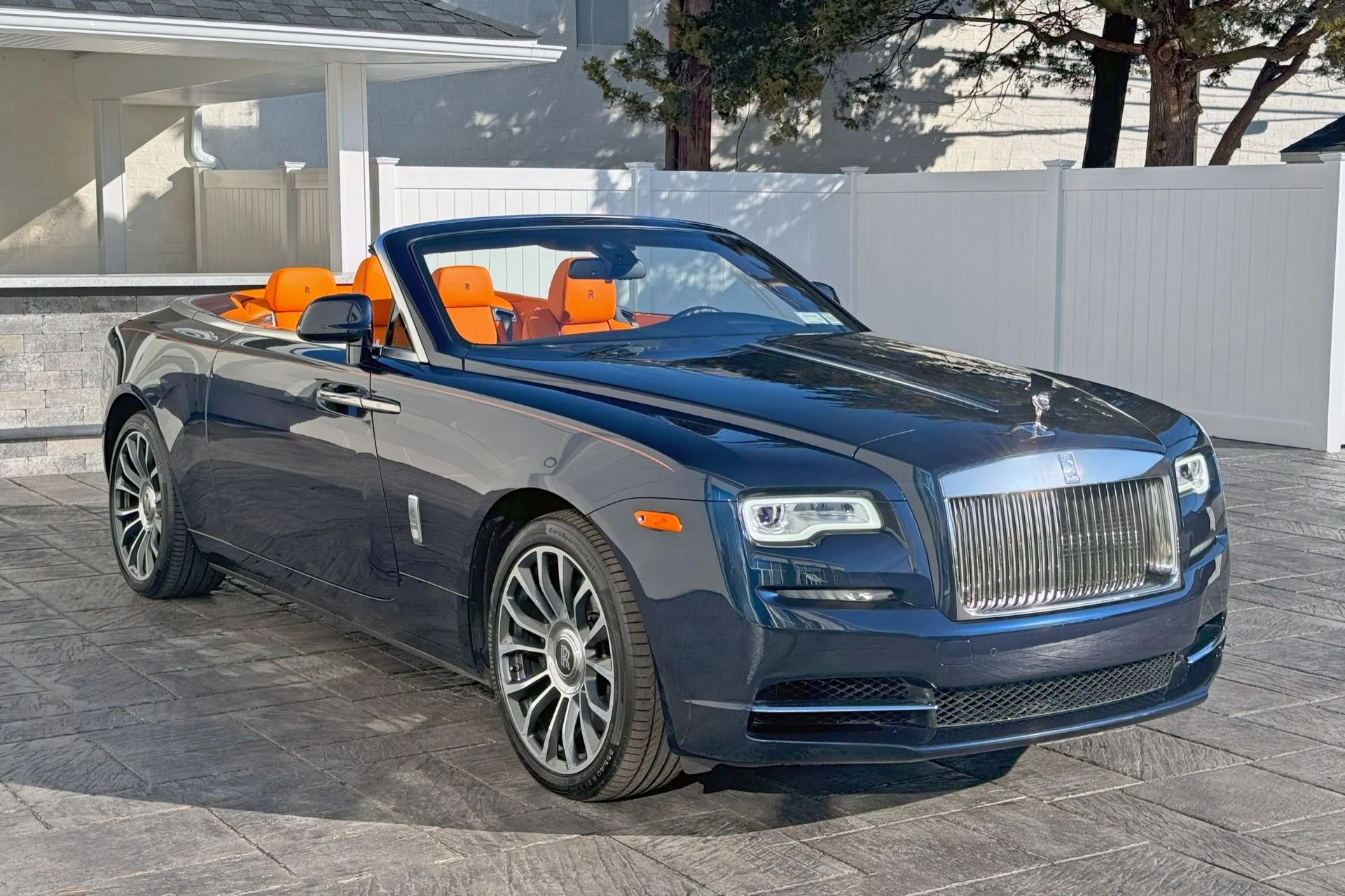 mph030_1039549764_Used_2019_Rolls_Royce_Dawn_1739202189_565ccbbd98