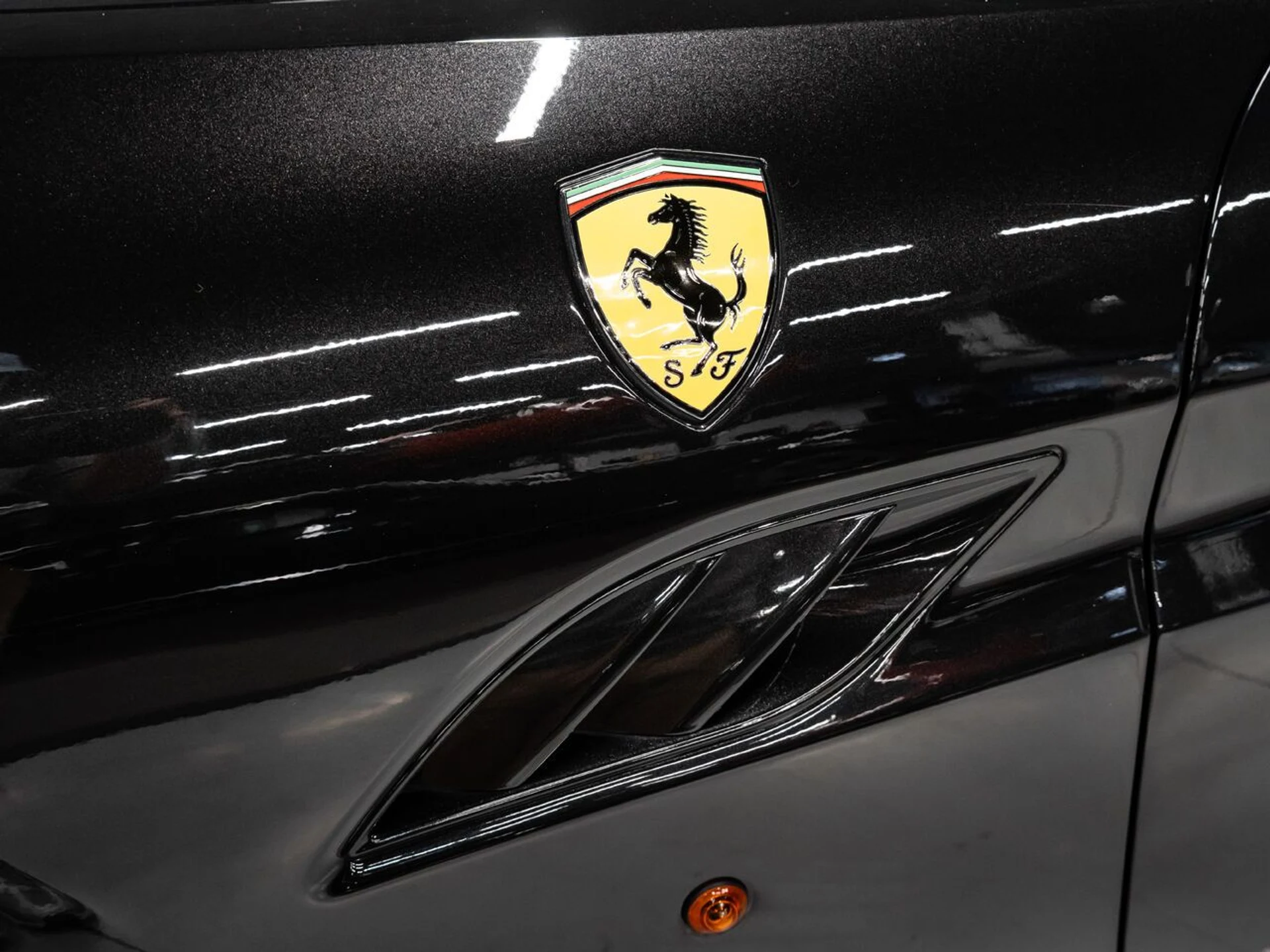 mph030_1041853028_ferrari_california_2011_8c2220ac27