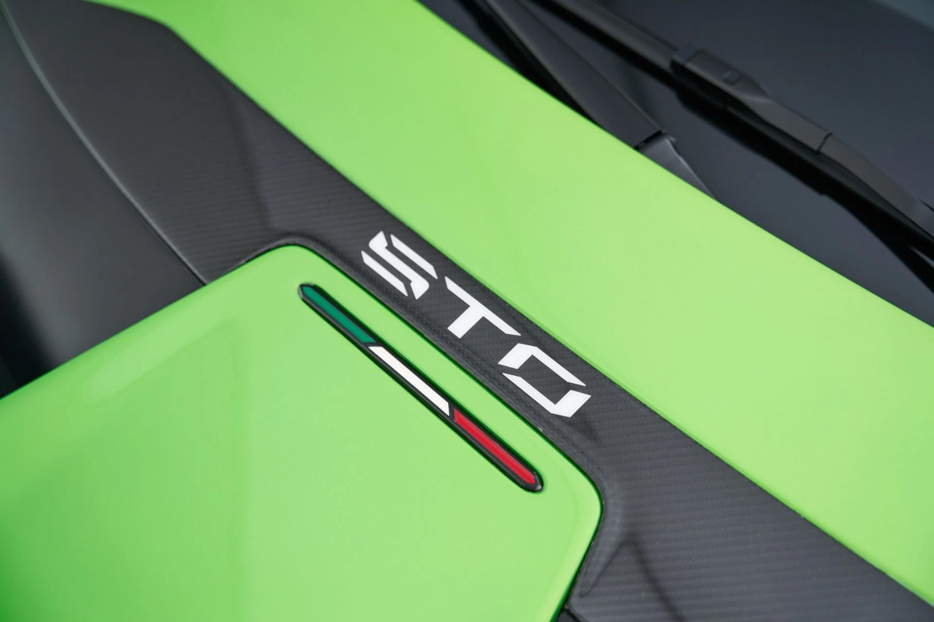 mph030_1043298476_Used_2024_Lamborghini_Huracan_STO_Base_1793231430_f2dbf9611d