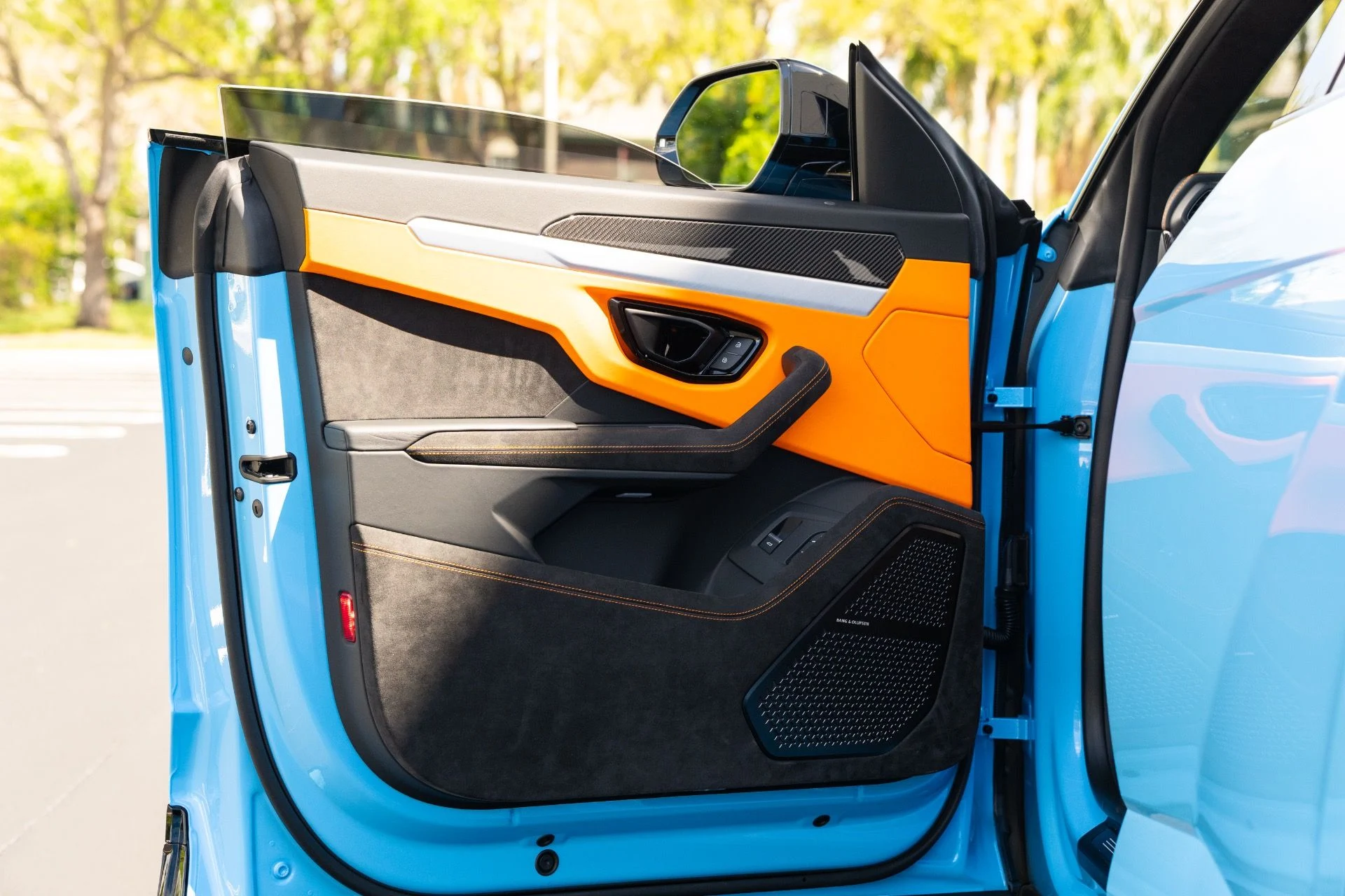 mph030_1045546075_Used_2024_Lamborghini_Urus_S_1773951175_9f1e607afa