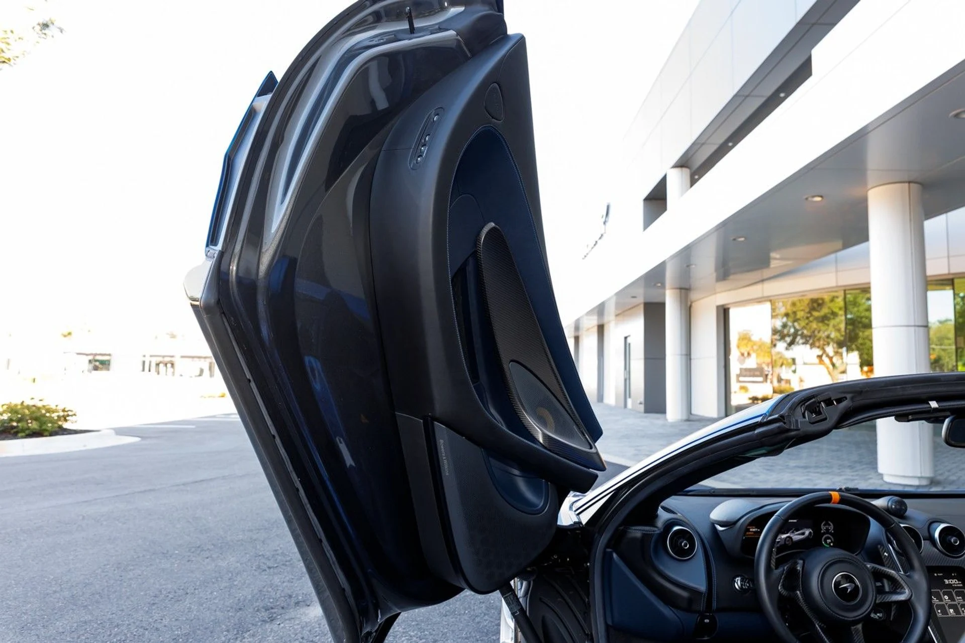 mph030_1047730431_14_p31_l_d0293d7ca5