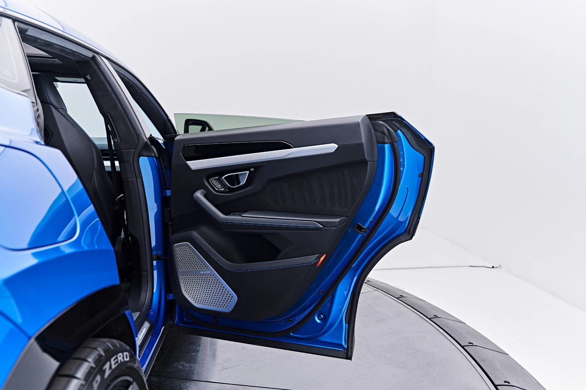 mph030_1052630351_Used_2020_Lamborghini_Urus_Base_1790959074_2cf16b689c