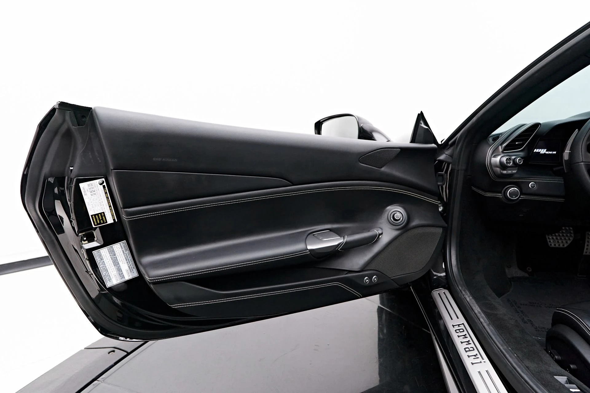 mph030_1053970089_Used_2018_Ferrari_488_Spider_Base_1717624092_922b99d301