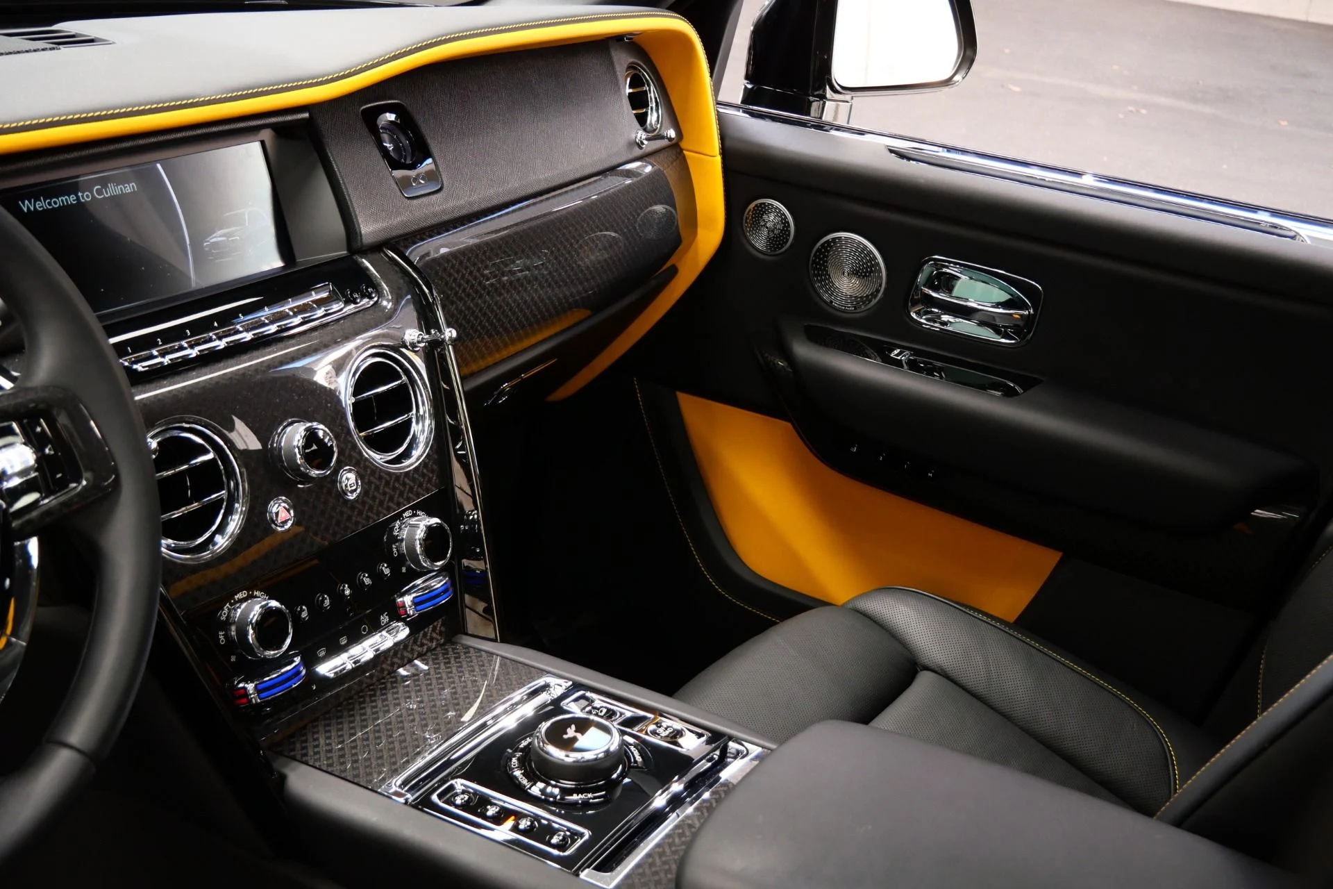 mph030_1054853051_Used_2023_Rolls_Royce_Cullinan_Black_Badge_Rear_Seat_Entertainment_Bespoke_Audio_Panoramic_Roof_1785878493_3aab34c3db