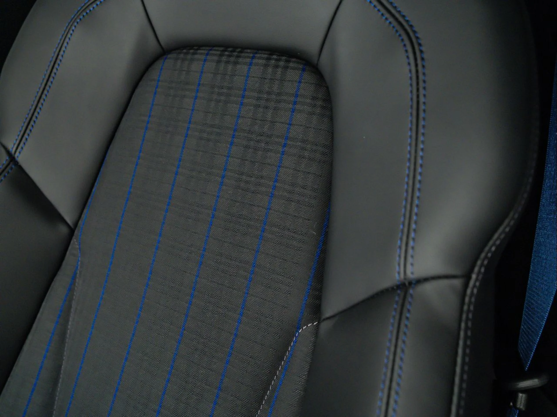 mph030_105530141_6d5a4998eba7eed9e2d1fd026294c260_3a09416f45