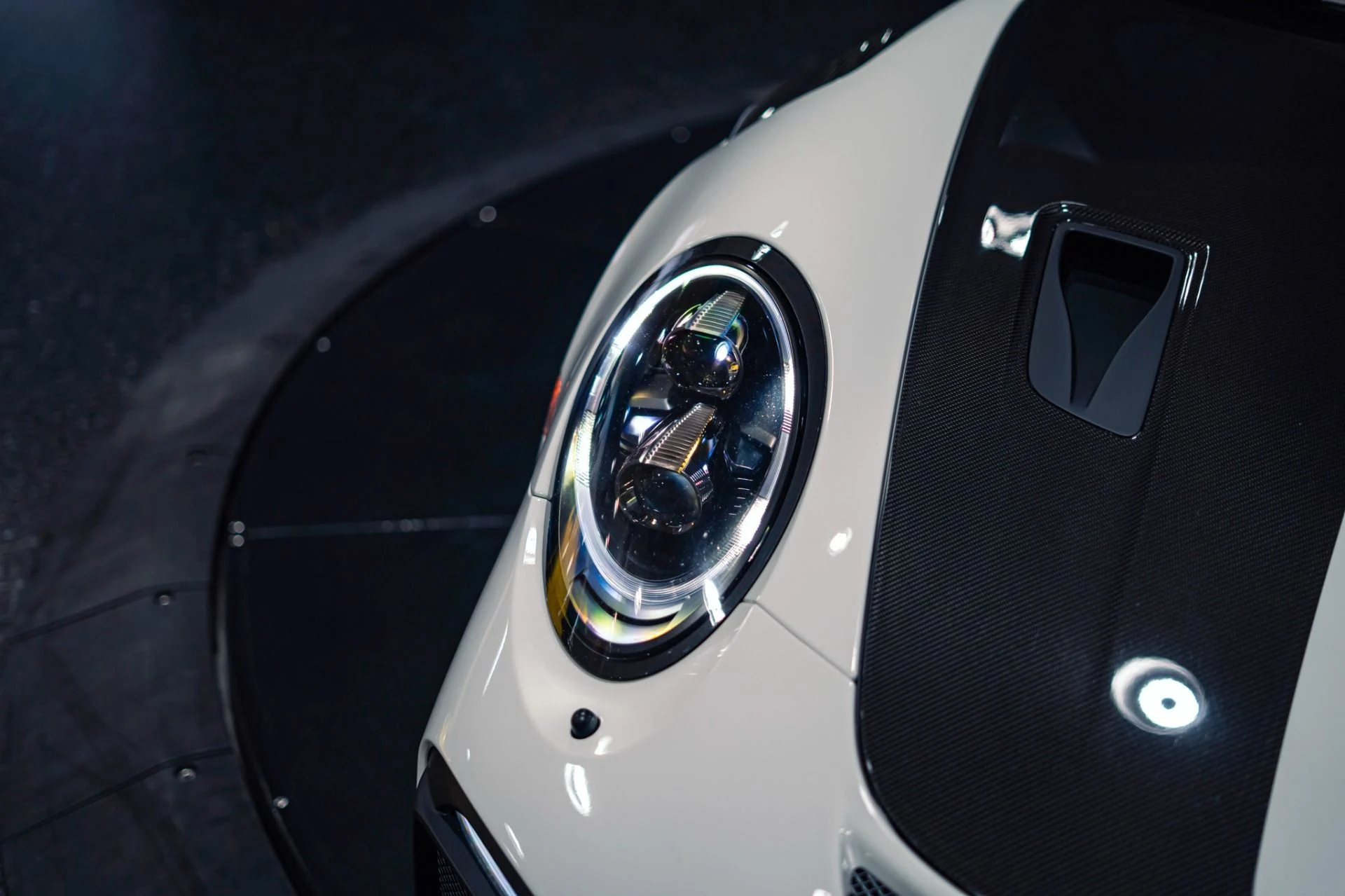 mph030_1058745411_Used_2018_Porsche_911_GT_2_RS_1777474085_e3a6750690