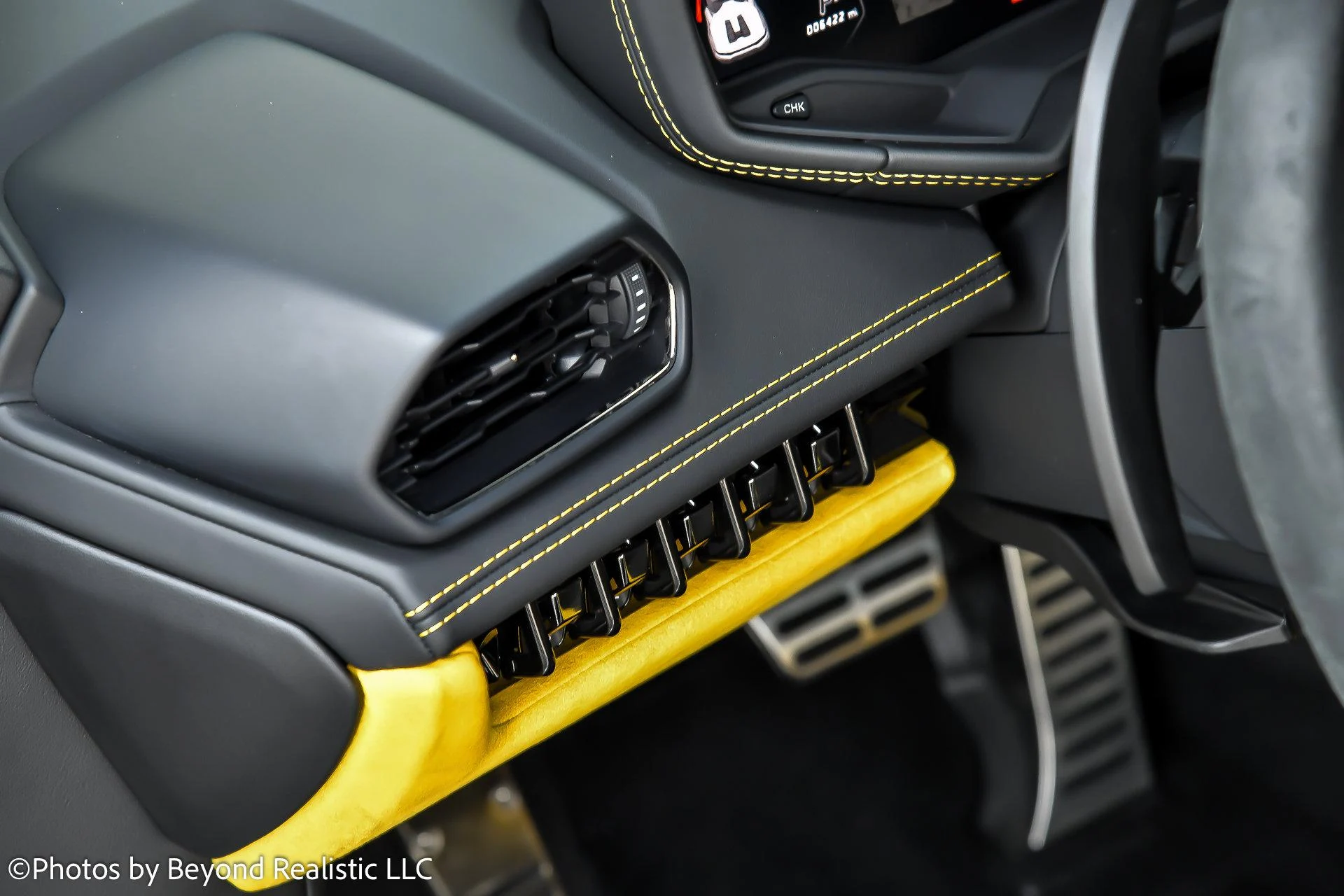 mph030_1060065477_Used_2019_Lamborghini_Huracan_LP_580_2_S_1766655569_84591216c7