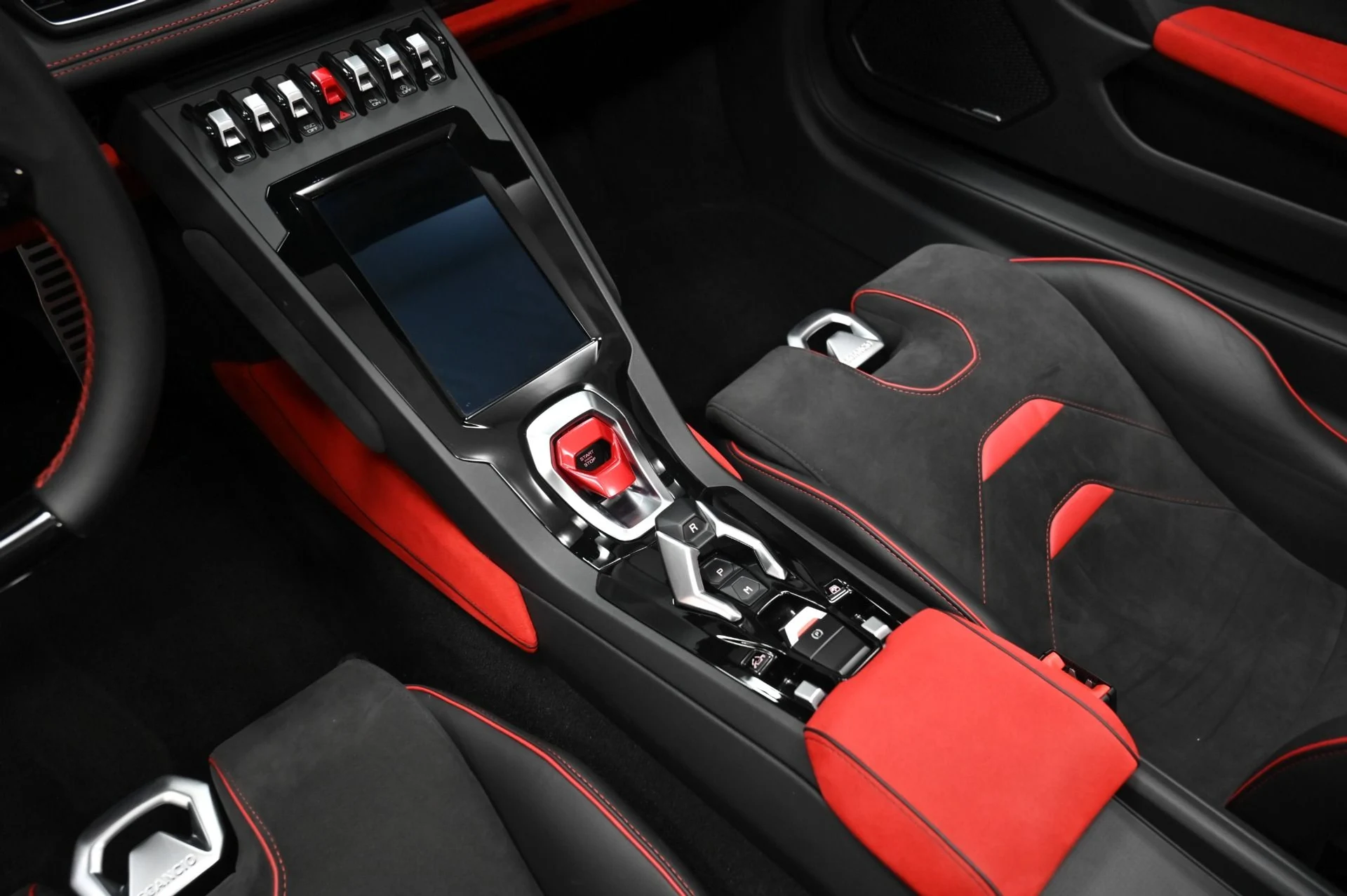 mph030_1061296037_Used_2021_Lamborghini_Huracan_EVO_Base_1754943385_96440b1c3d