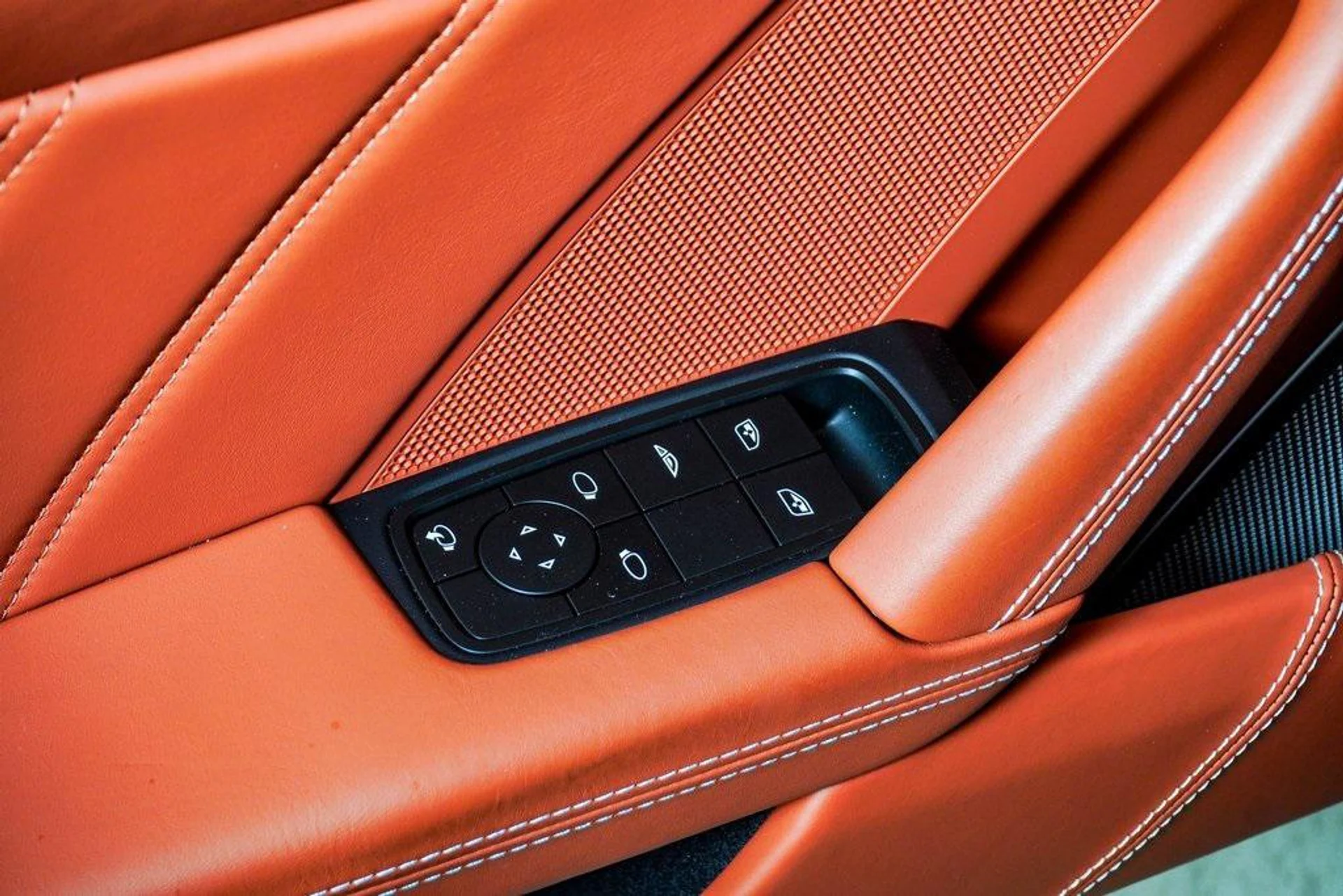 mph030_1065090619_k_HB_Jpw_TVDJ_Dp9q_P_Eo_Q_vbzn_T5_FM_a1953b273d