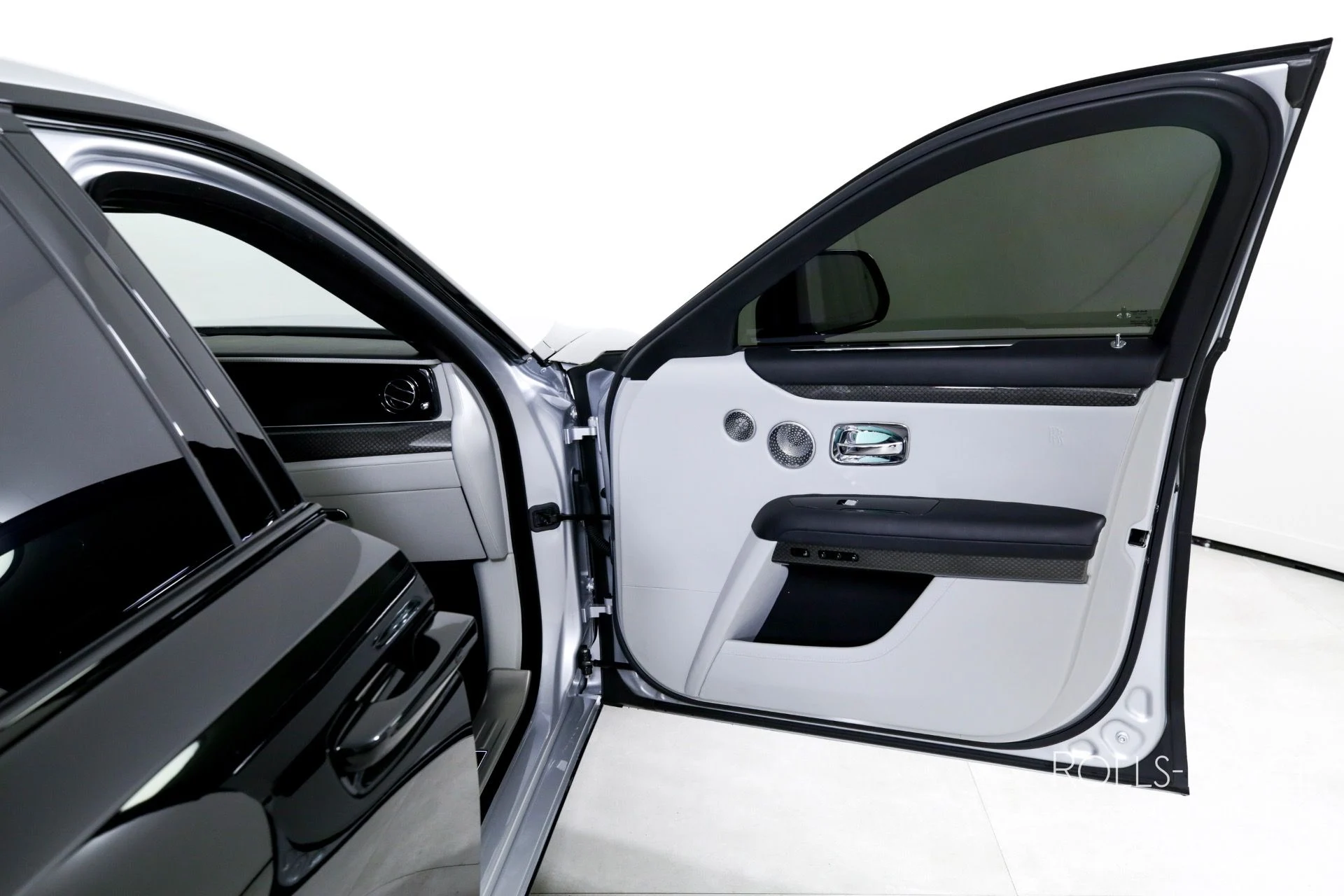 mph030_1066881177_Used_2022_Rolls_Royce_Black_Badge_Ghost_1713469373_dc5259b026