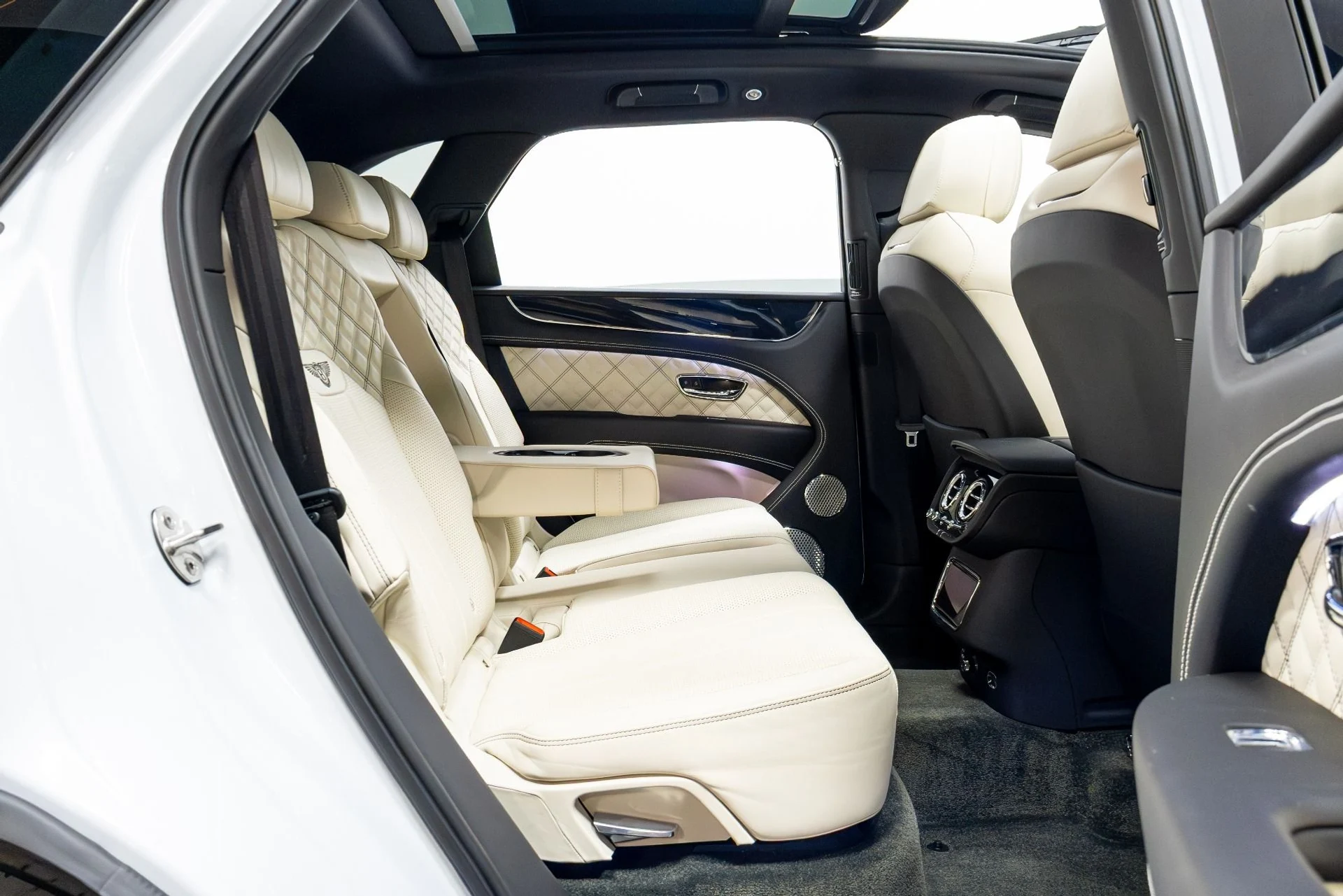 mph030_106701264_Used_2021_Bentley_Bentayga_V8_First_Edition_1774291657_01297876aa